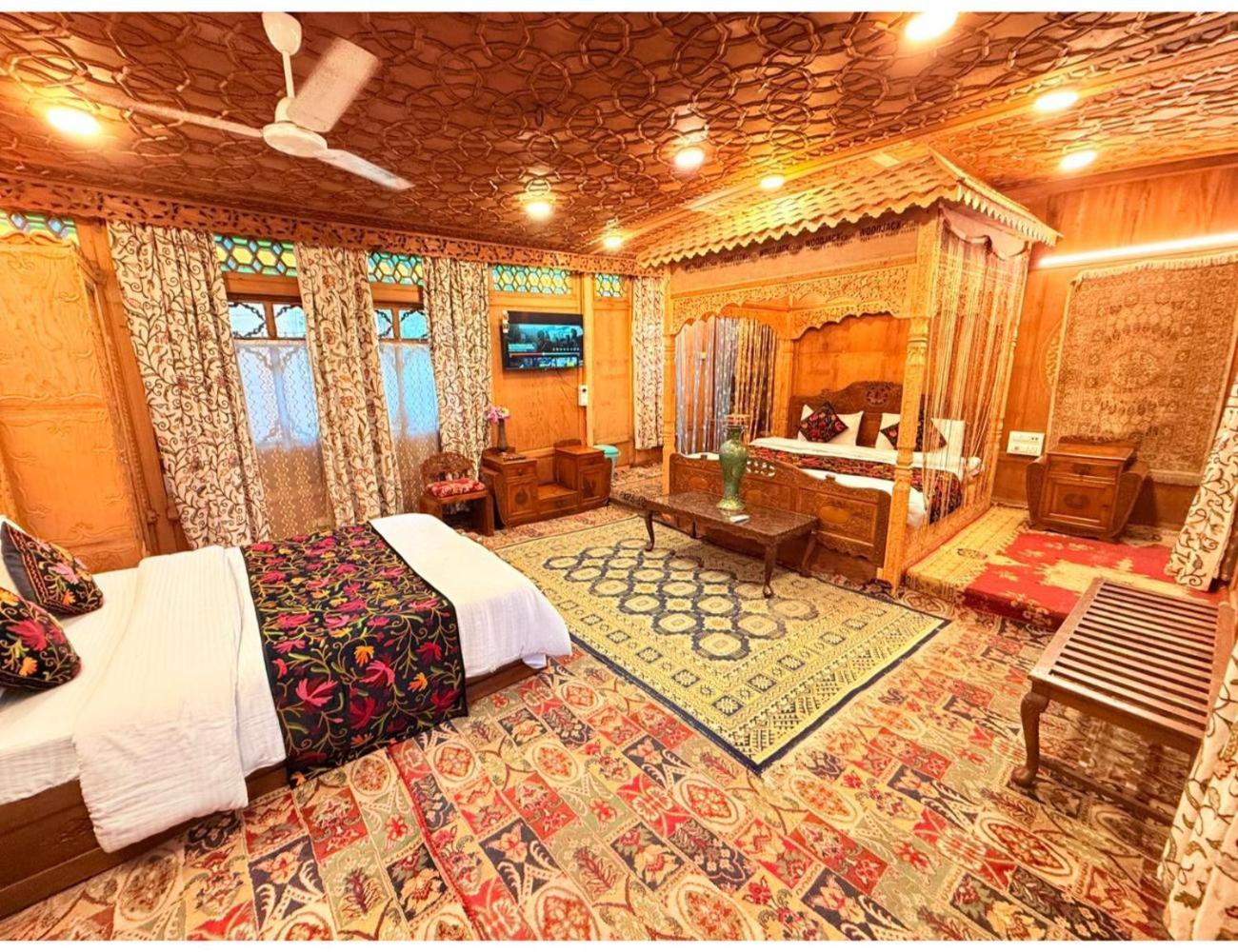 Royal Dandoo Palace, Homestay Srinagar (Jammu and Kashmir)