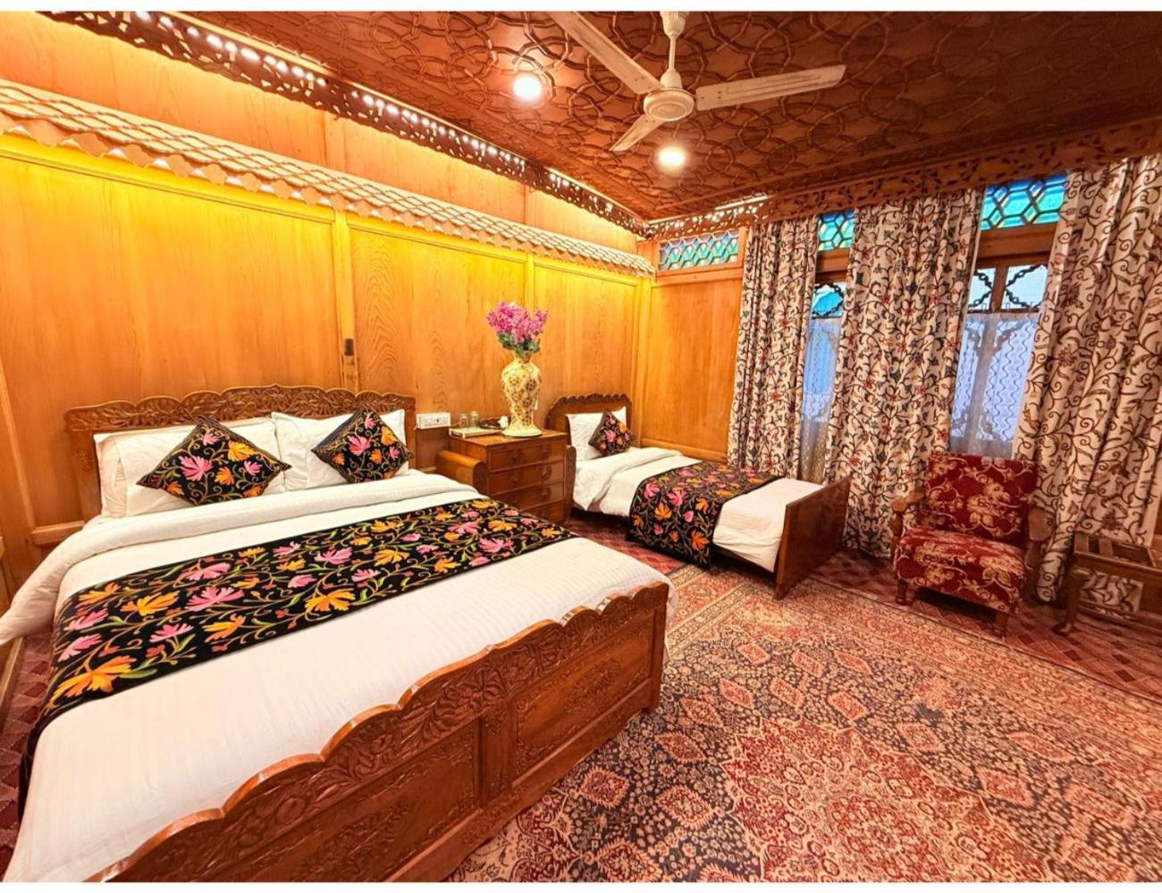 Royal Dandoo Palace, *