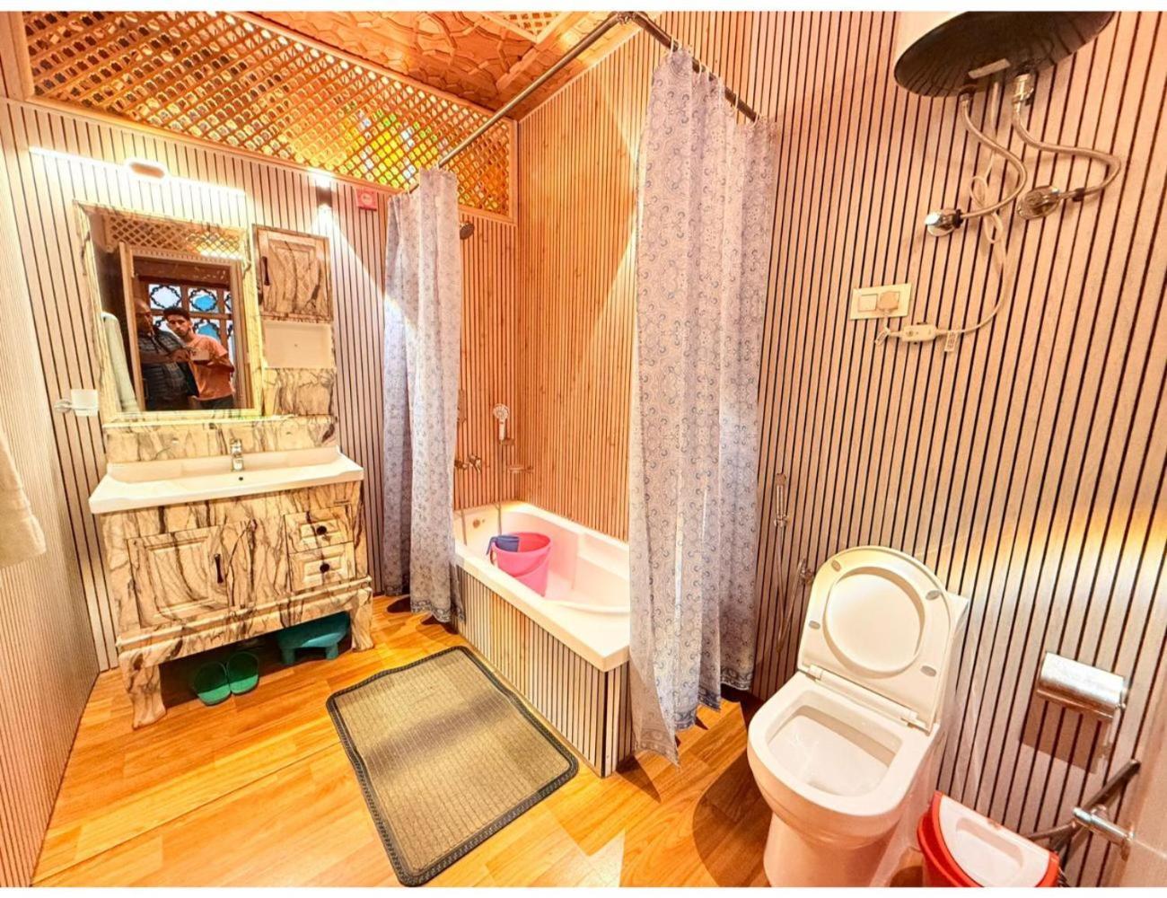 Royal Dandoo Palace,