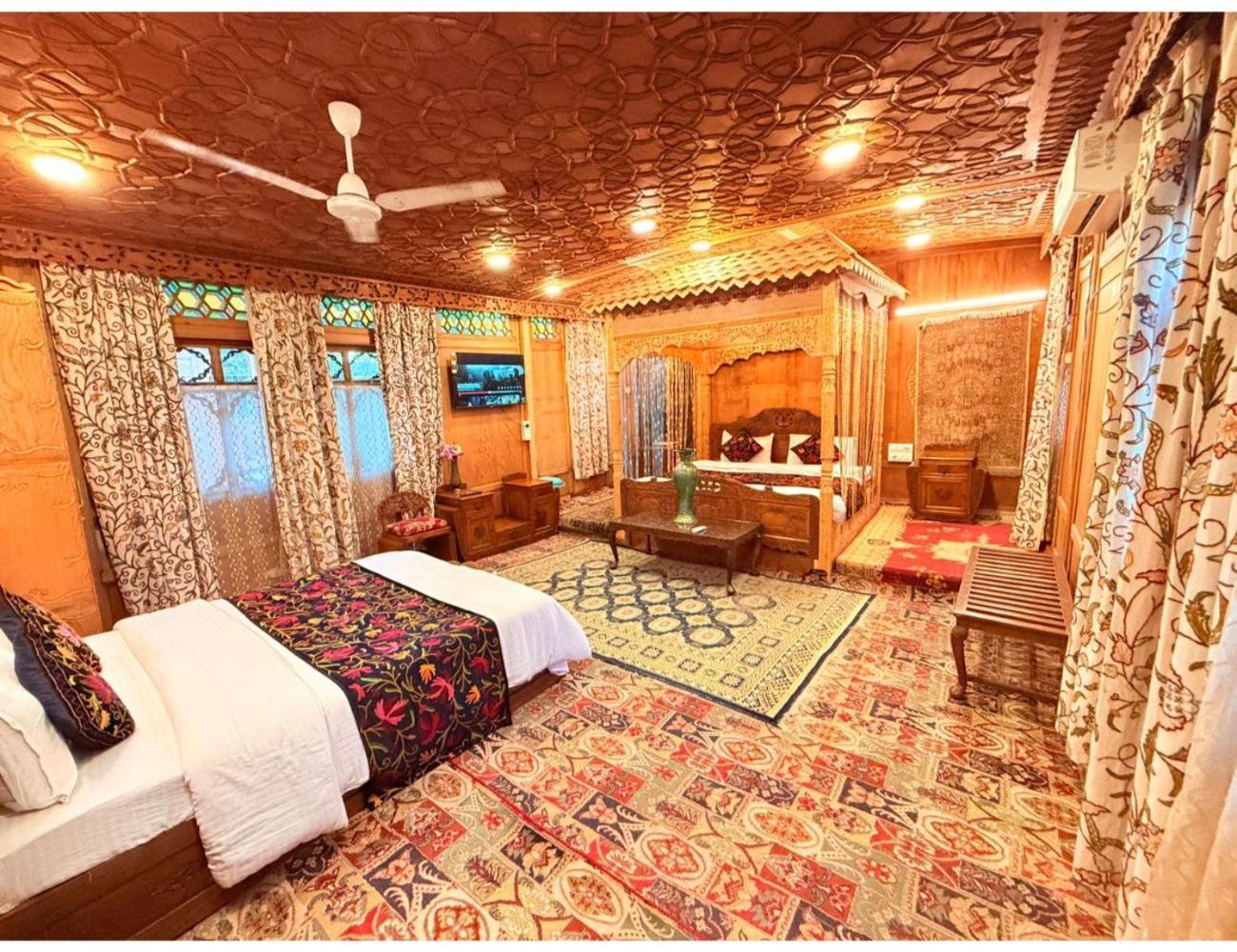 Royal Dandoo Palace,
