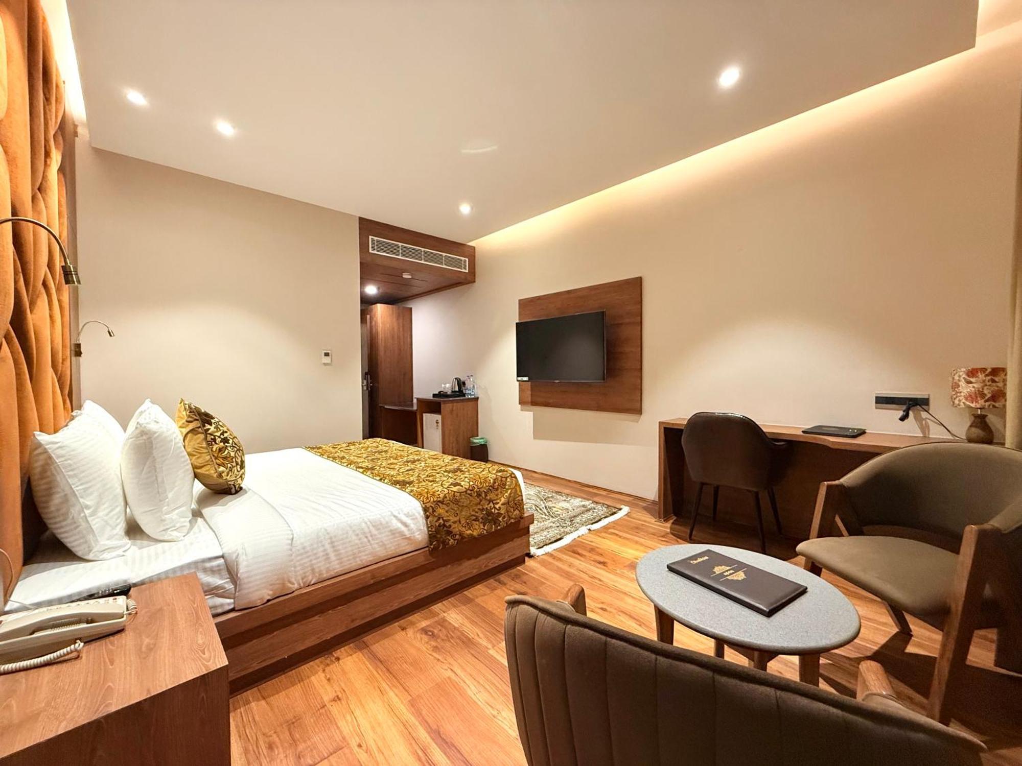 The Olive Hotel 4*