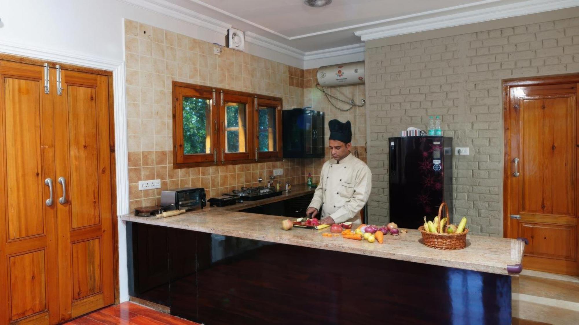 Gulberg By Pattern Hotel Srinagar (Jammu and Kashmir)