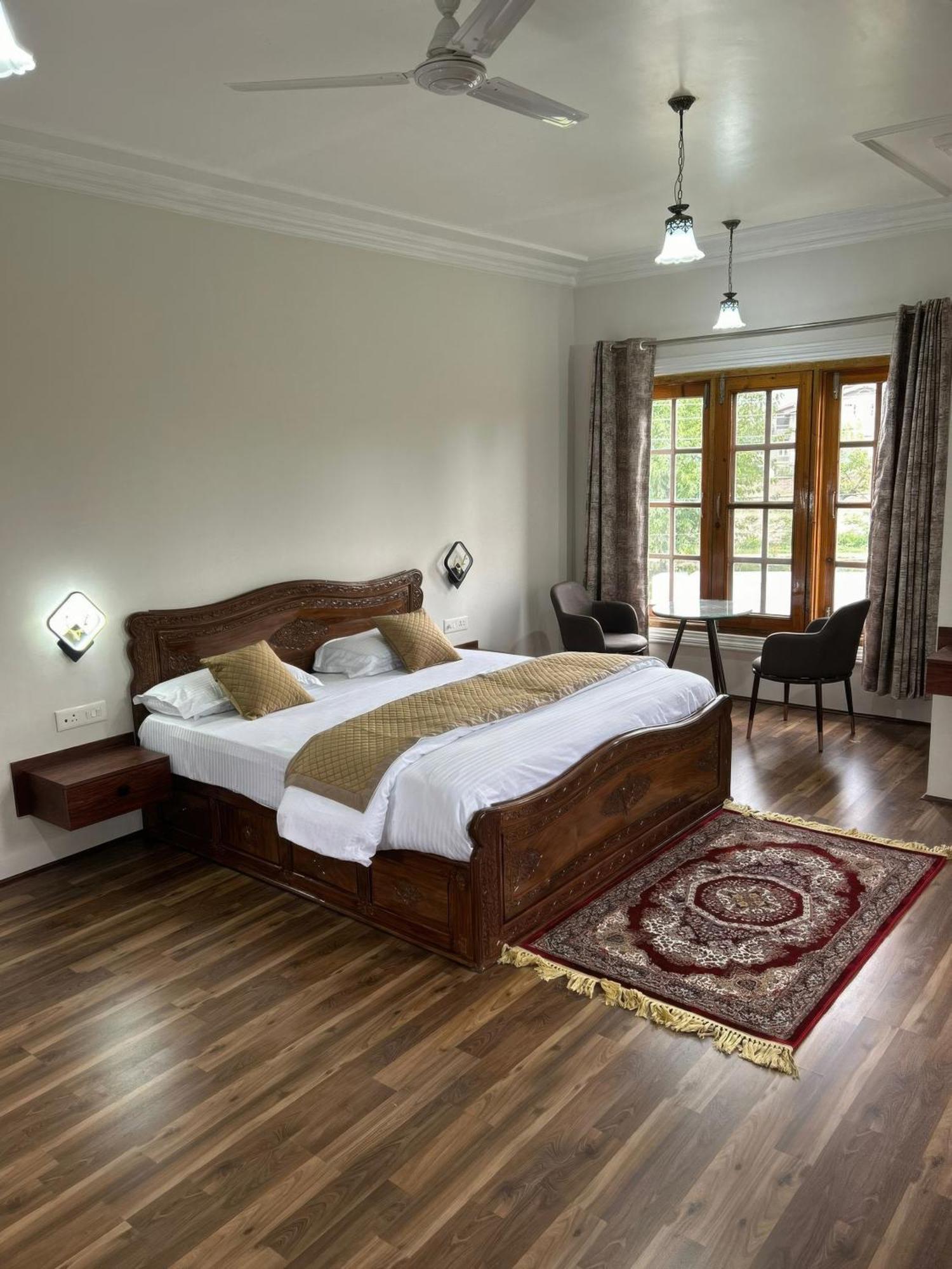 Gulberg By Pattern Hotel Srinagar (Jammu and Kashmir)