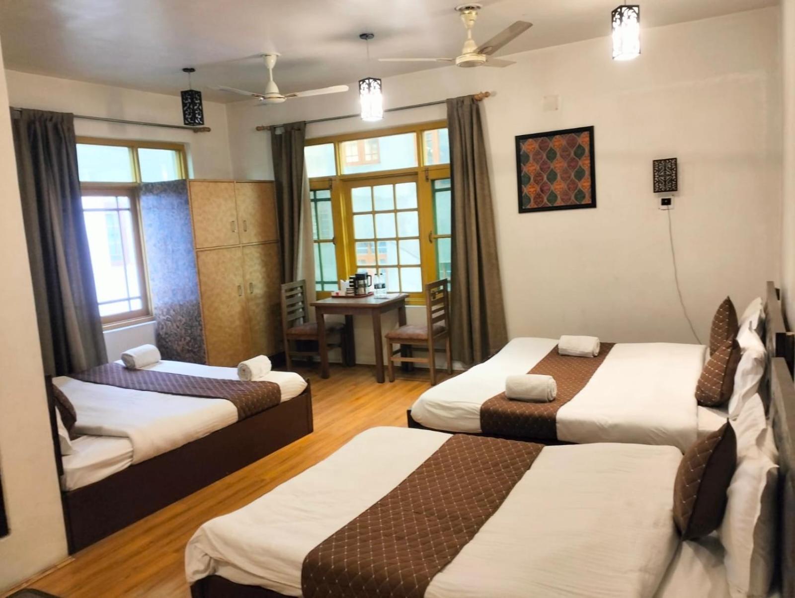 Chinar Hotel Srinagar (Jammu and Kashmir)
