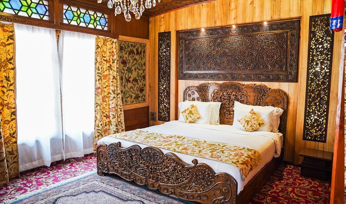 New Jacquline Heritage Houseboats 4* Srinagar (Jammu and Kashmir)