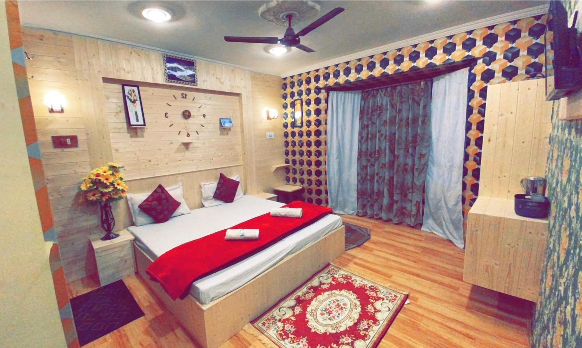 Young Mamta Hotel Srinagar (Jammu and Kashmir)