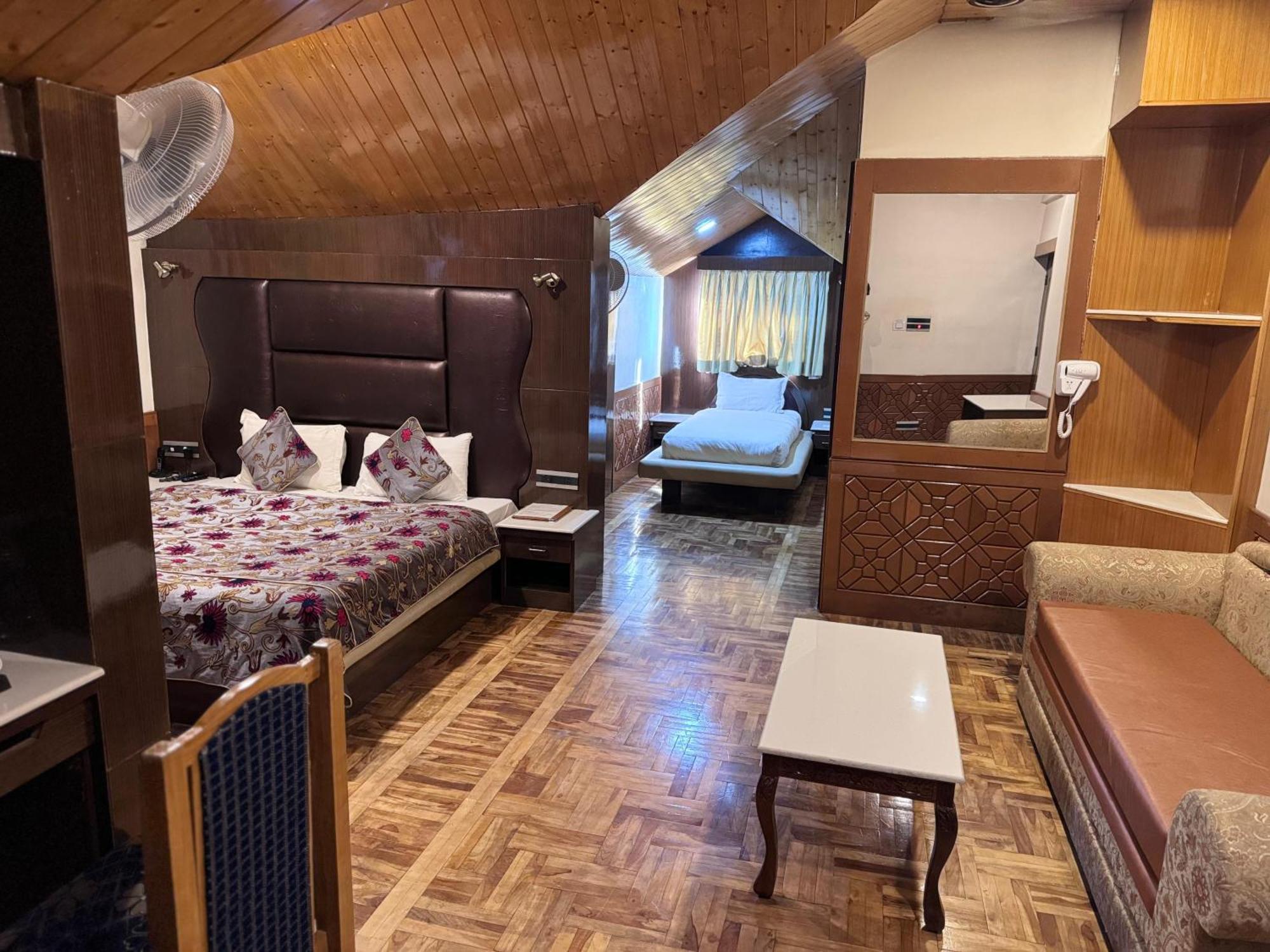 Opera Hotel Srinagar (Jammu and Kashmir)