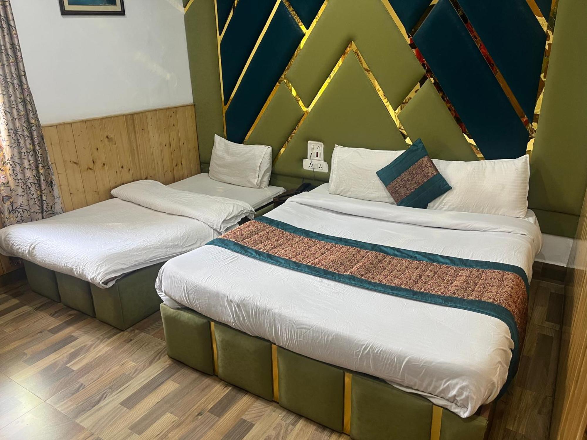 Hotel Star Of Kashmir Srinagar (Jammu and Kashmir)