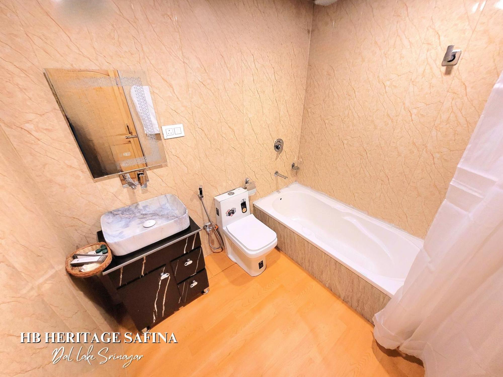 The Heritage Safina Group Of Houseboats Hotel