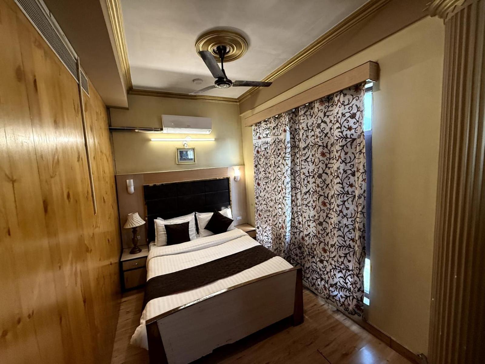 New Mamta Hotel Srinagar (Jammu and Kashmir)
