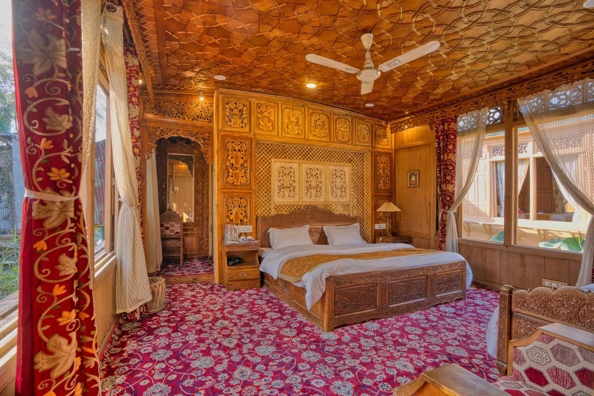 Hotel View Group Of Houseboats 4*