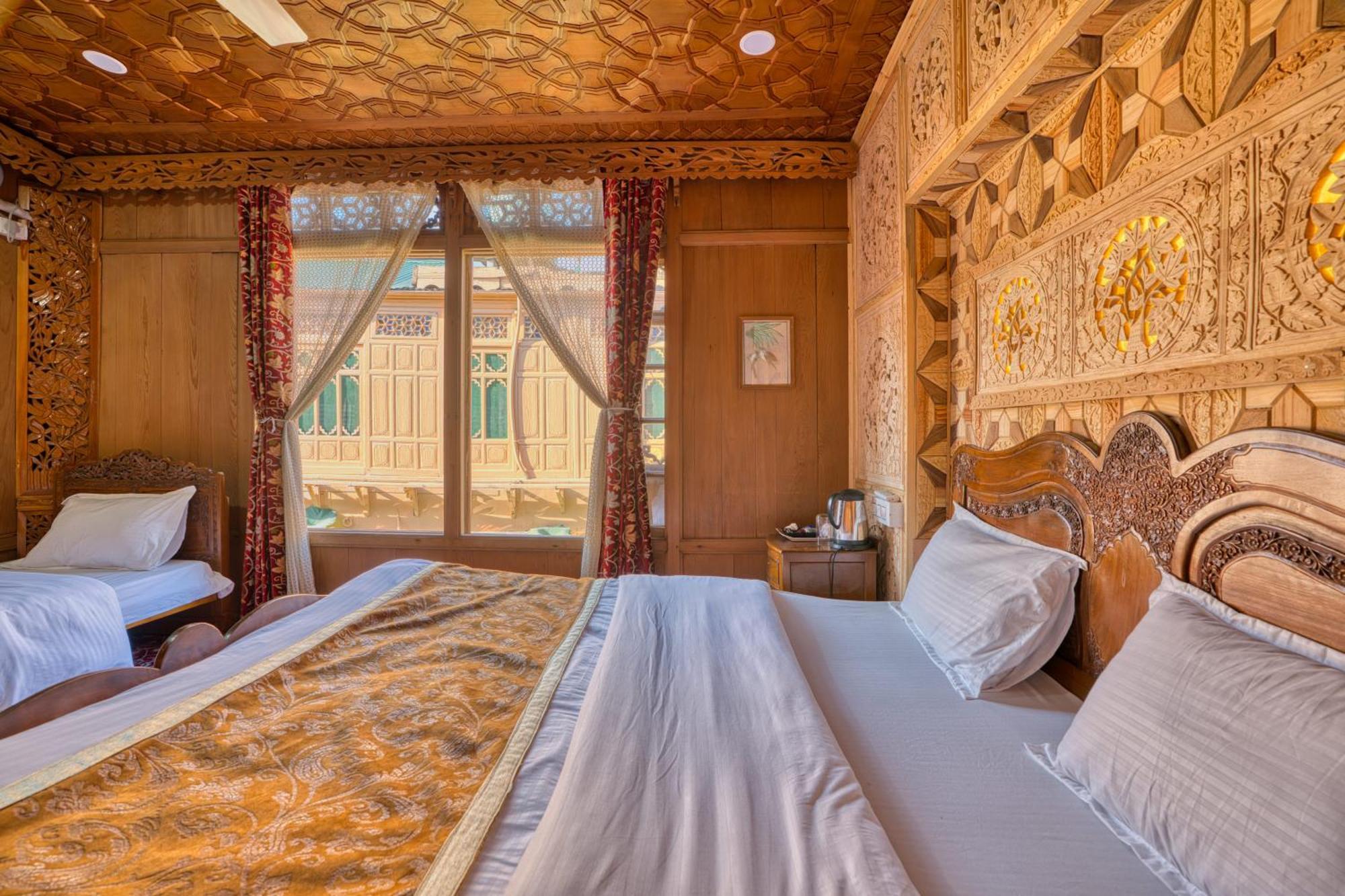 View Group Of Houseboats 4*