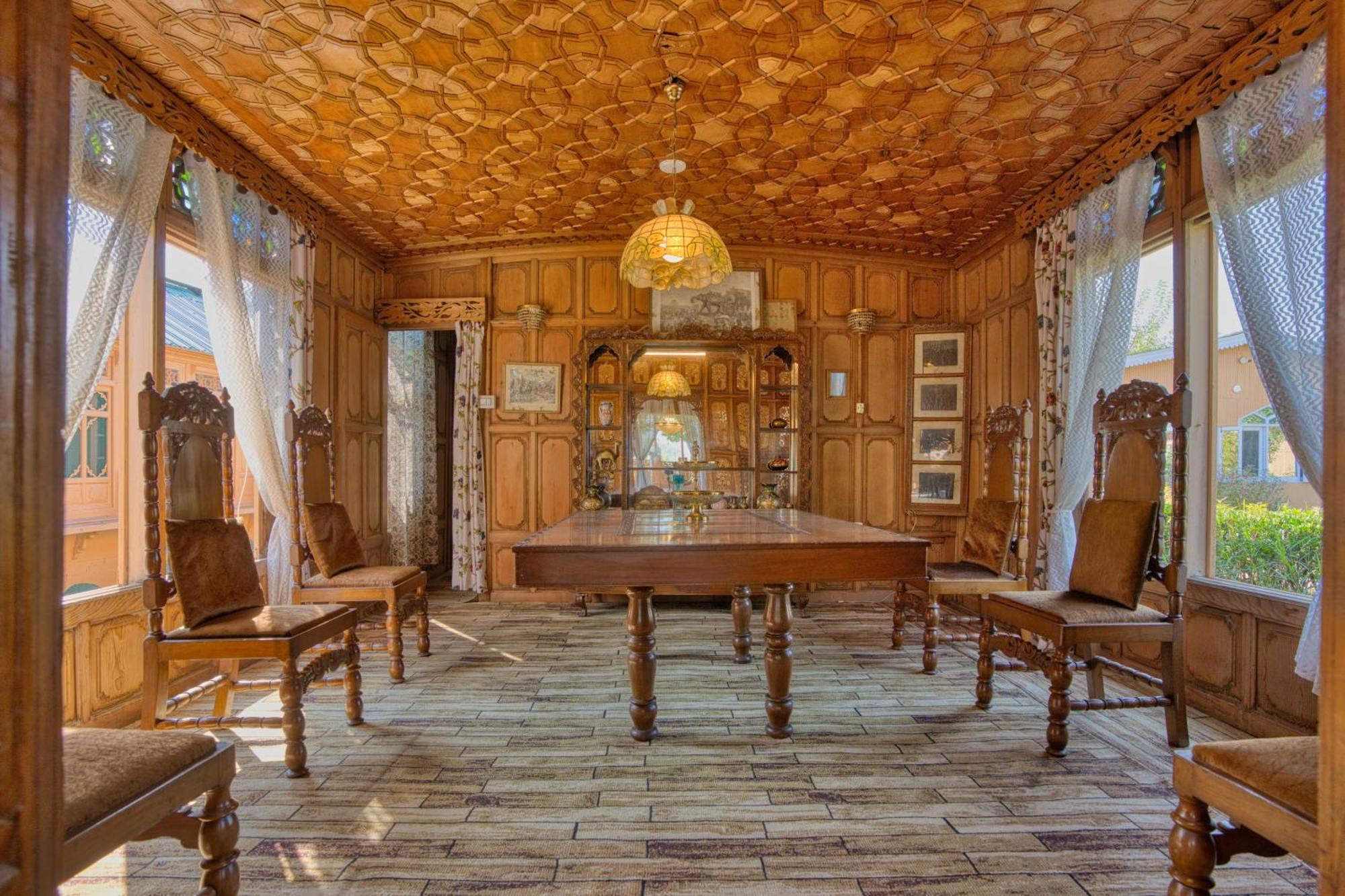 View Group Of Houseboats Hotel 4*
