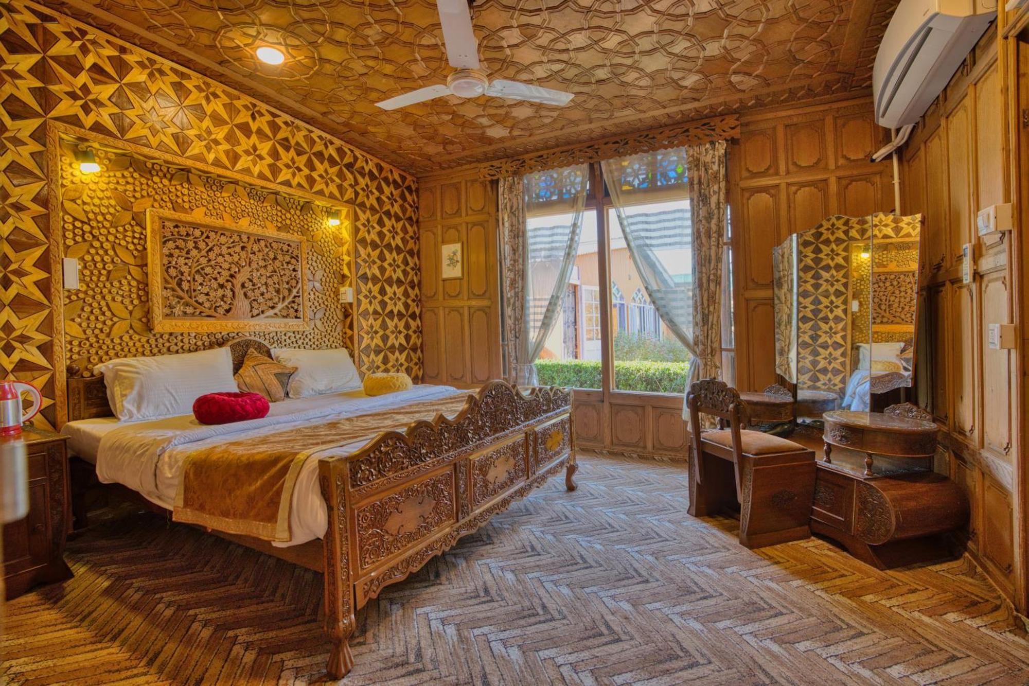 Hotel View Group Of Houseboats Srinagar (Jammu and Kashmir)