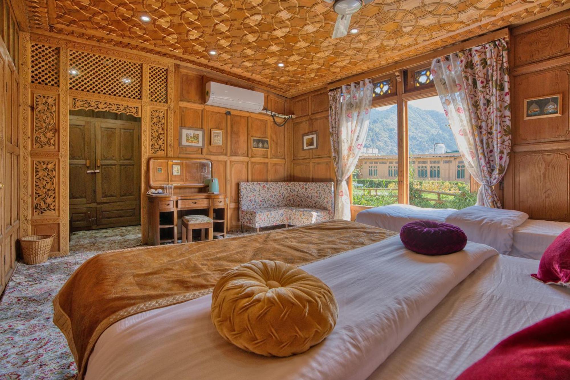 Hotel View Group Of Houseboats 4*
