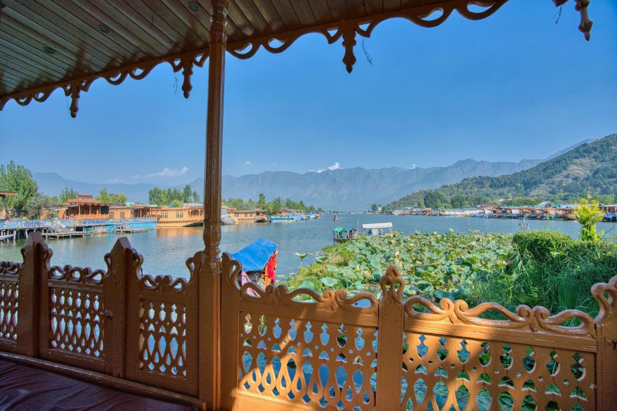 View Group Of Houseboats Hotel