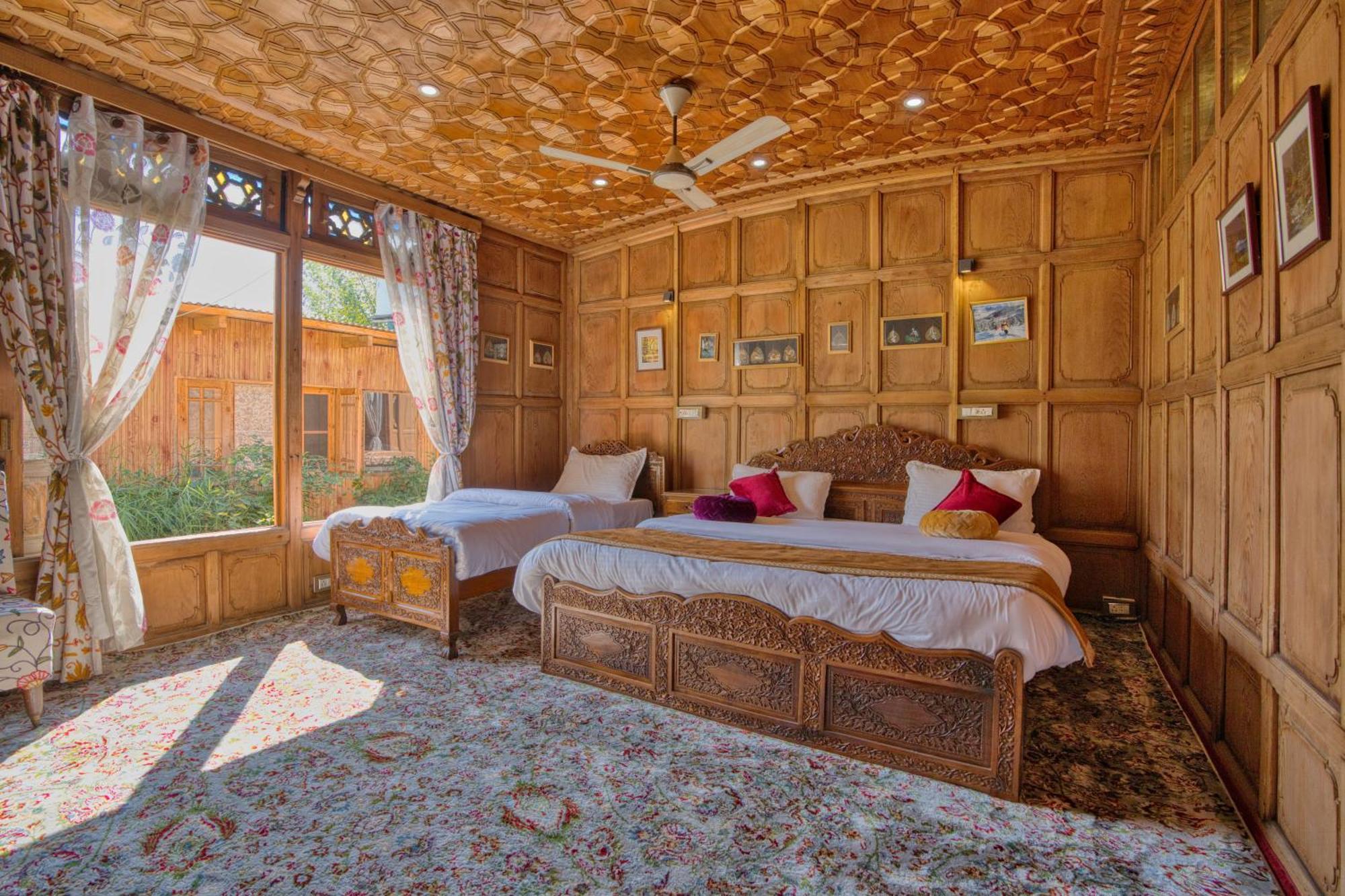 View Group Of Houseboats 4*