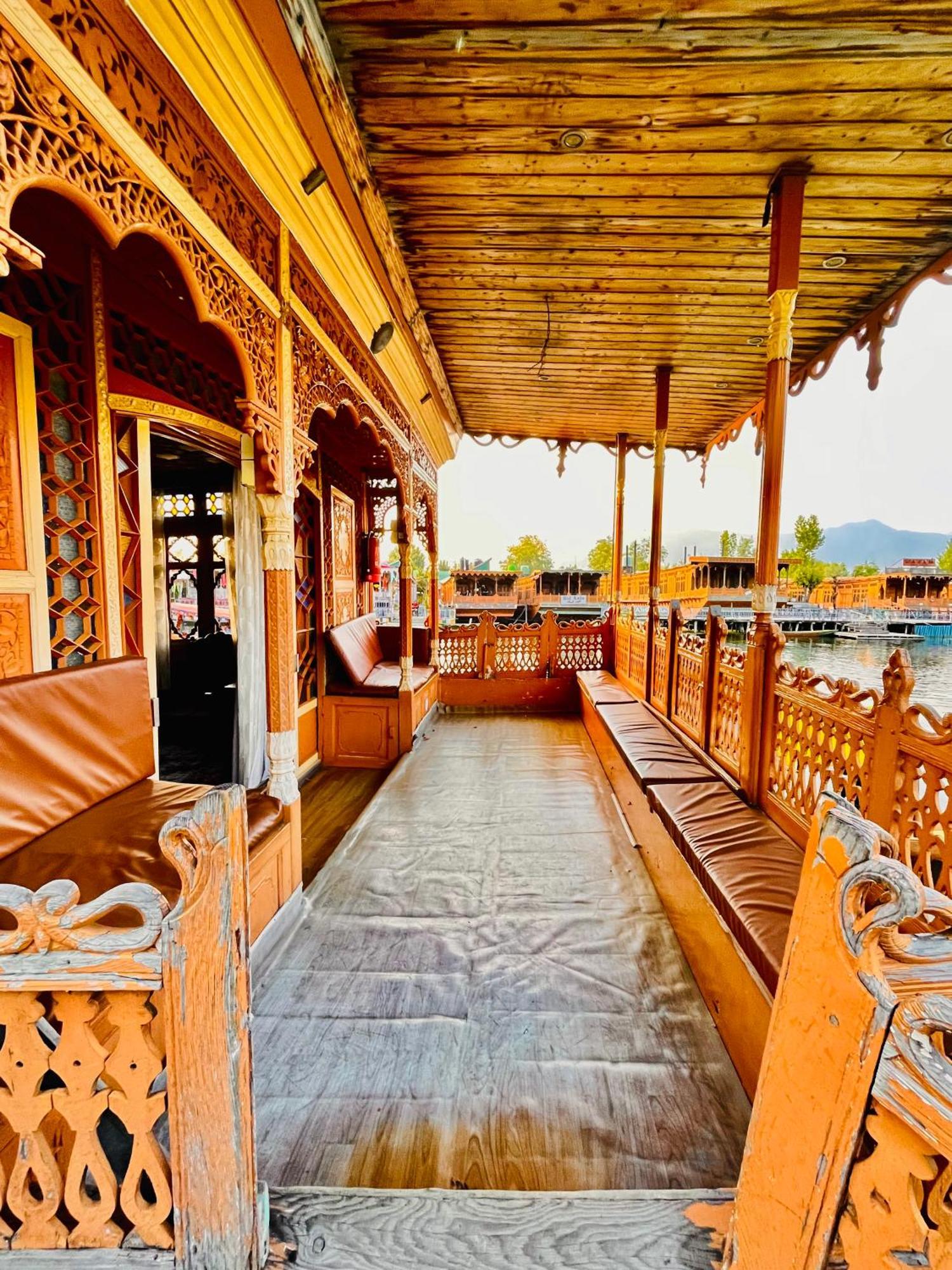 Hotel View Group Of Houseboats