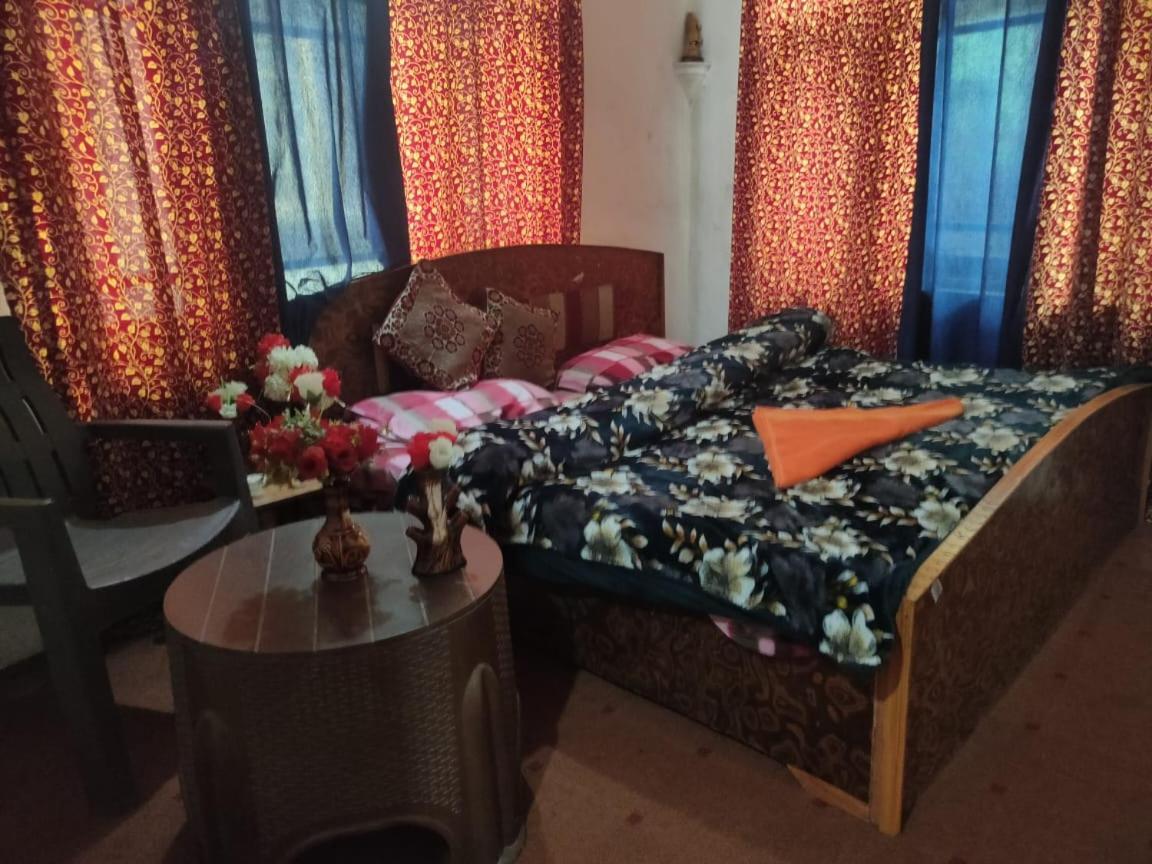 Kashmir Naaz Guest house