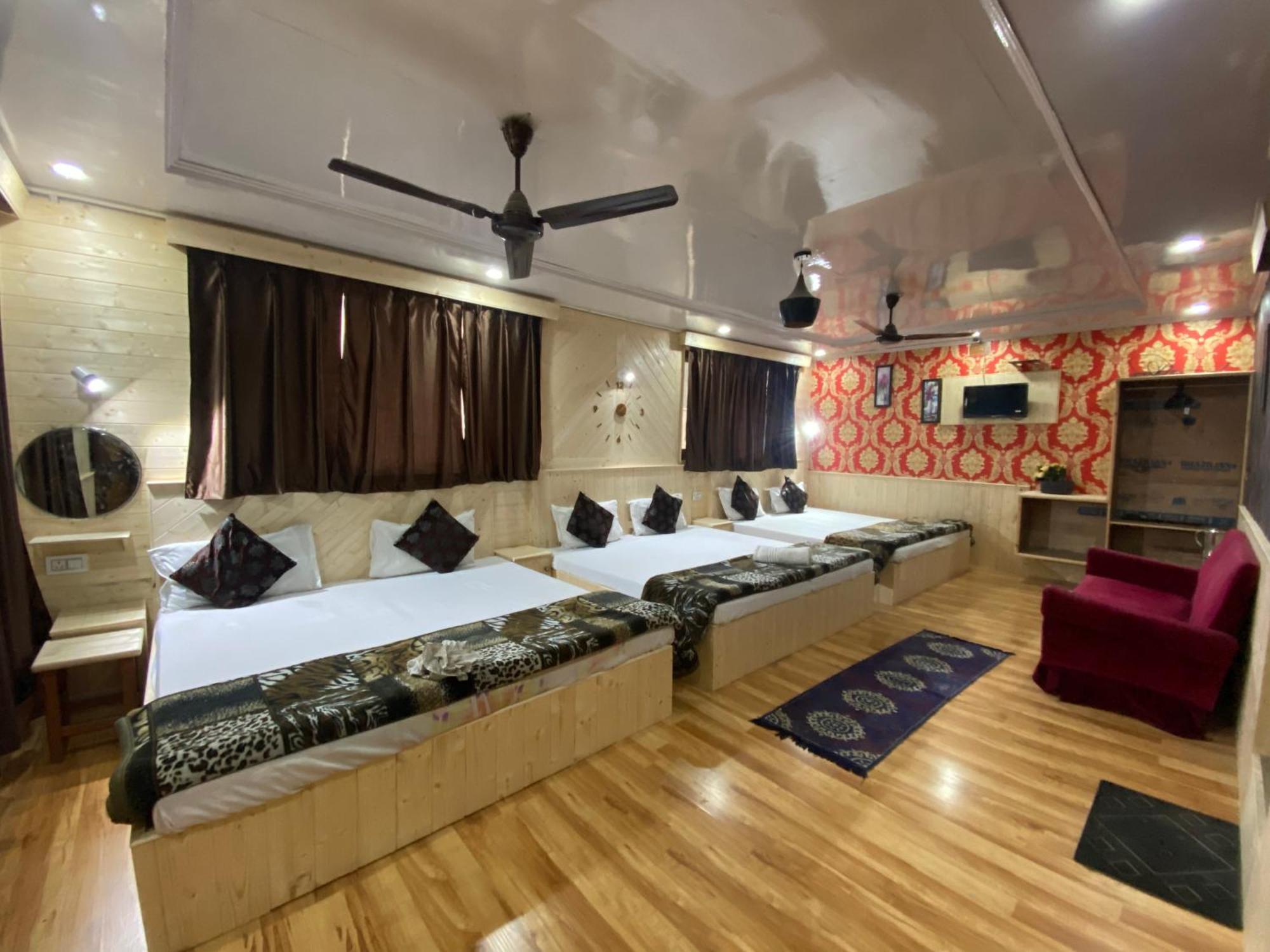 Hotel Young Mamta 3*
