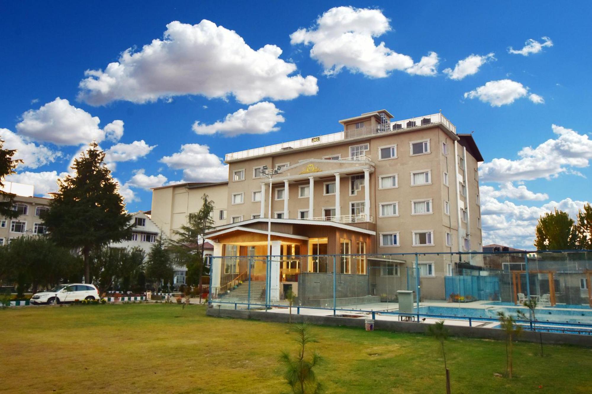Resort Platinum By The Grand Mamta Srinagar (Jammu and Kashmir)