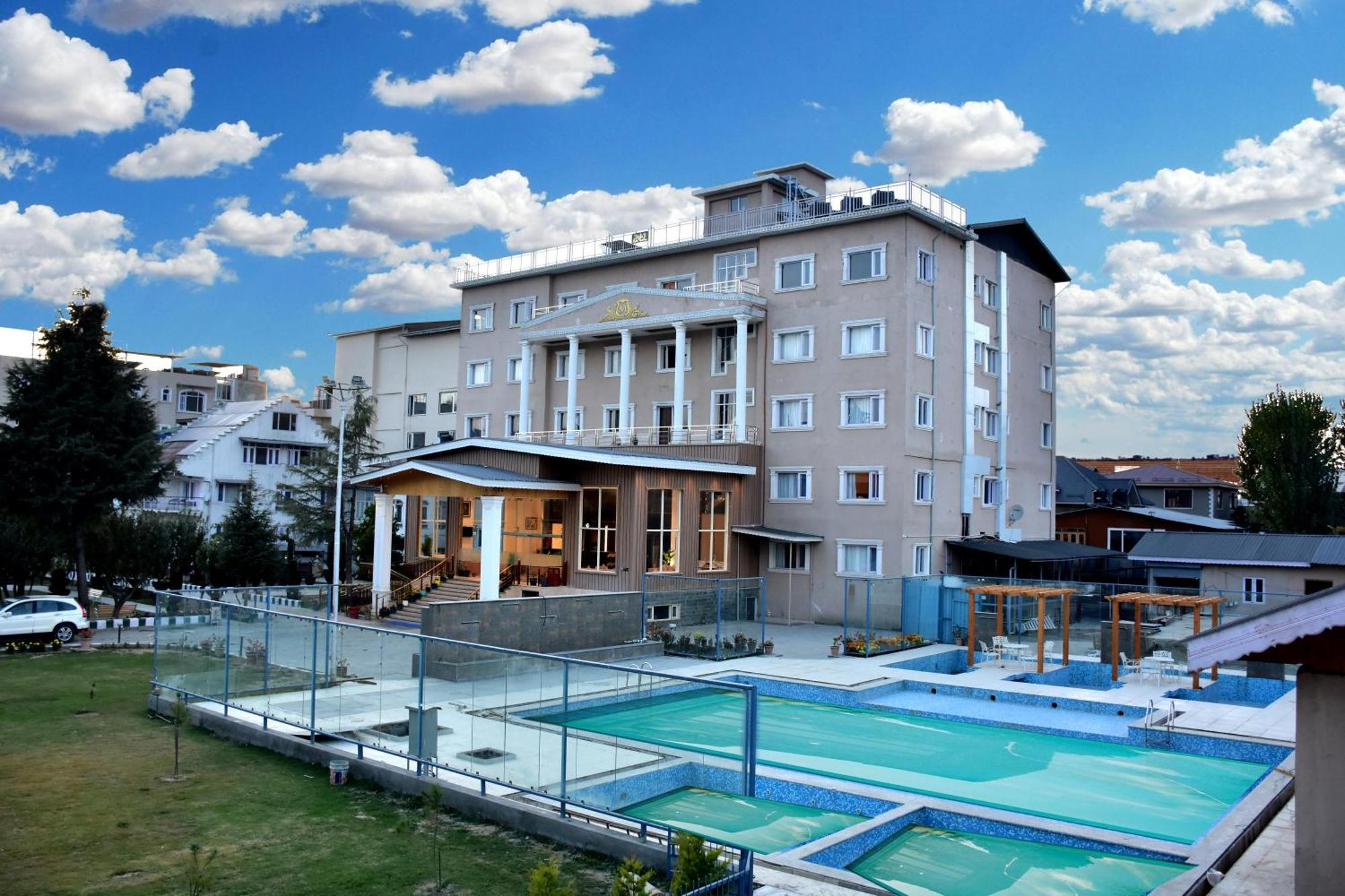 Resort Platinum By The Grand Mamta Srinagar (Jammu and Kashmir)