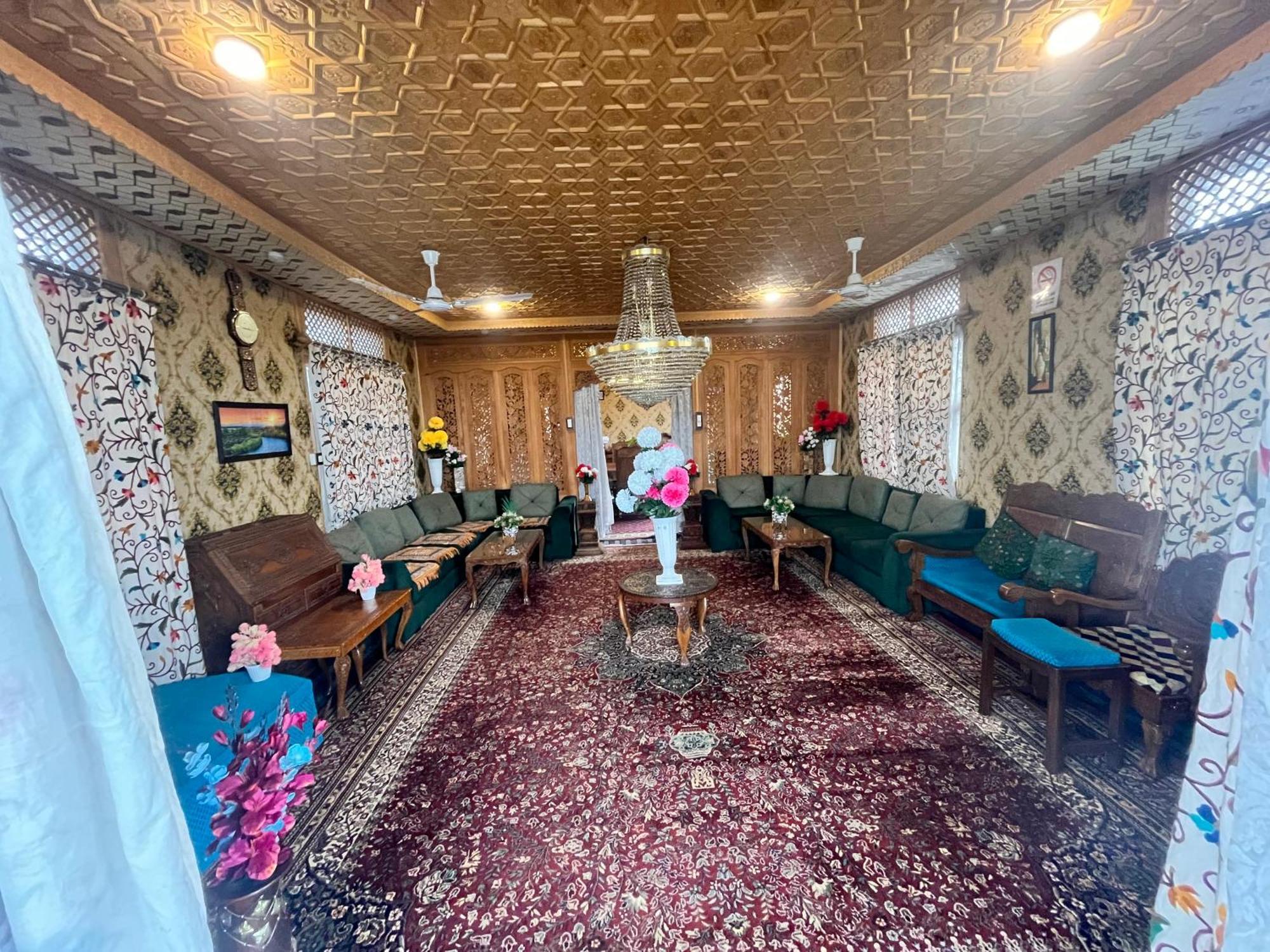 Infinia 2* Srinagar (Jammu and Kashmir)