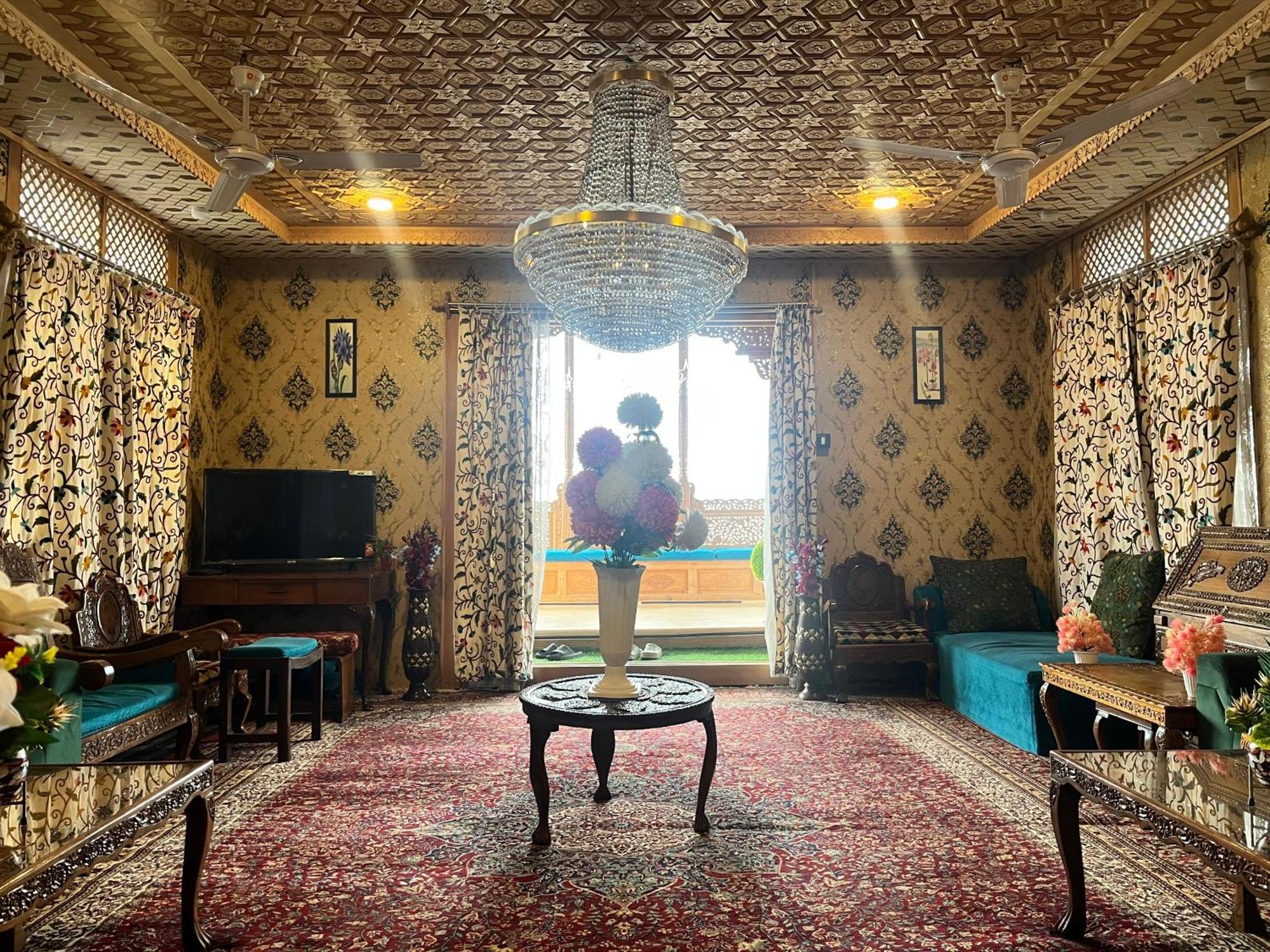 Infinia 2* Srinagar (Jammu and Kashmir)