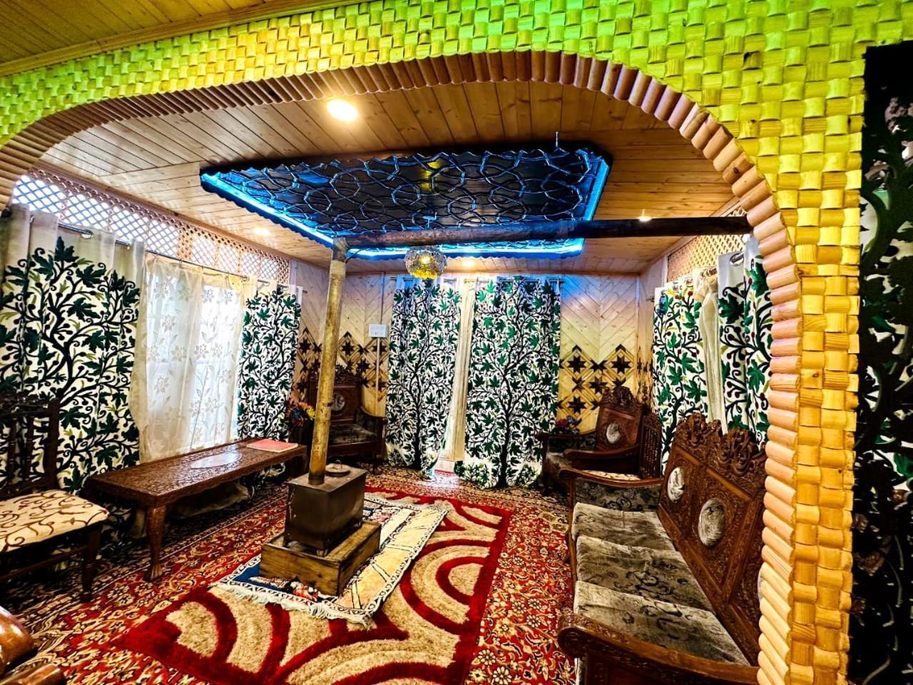 Hotel Royal Hareem Group Of Houseboats