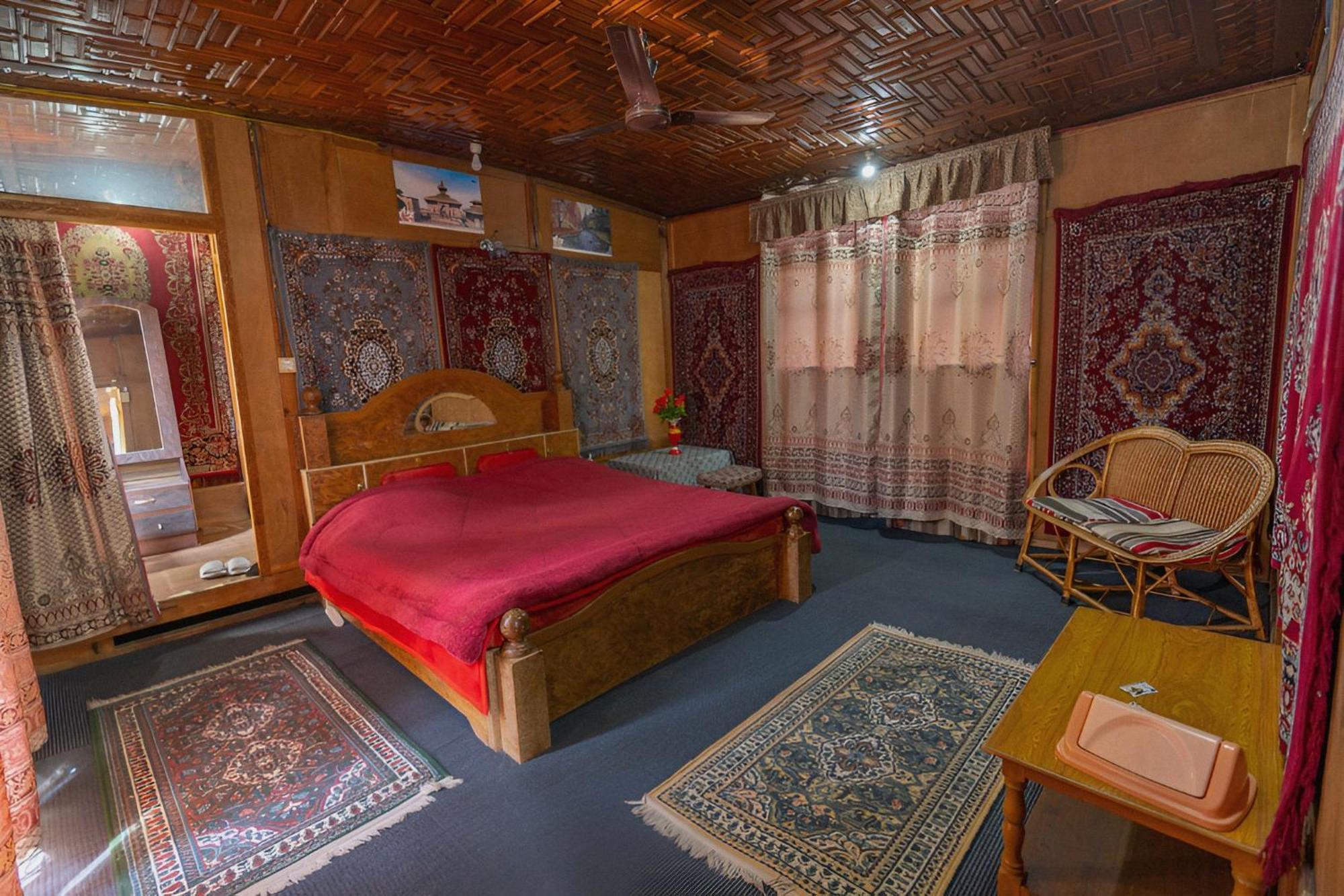 Royal Hareem Group Of Houseboats 5*