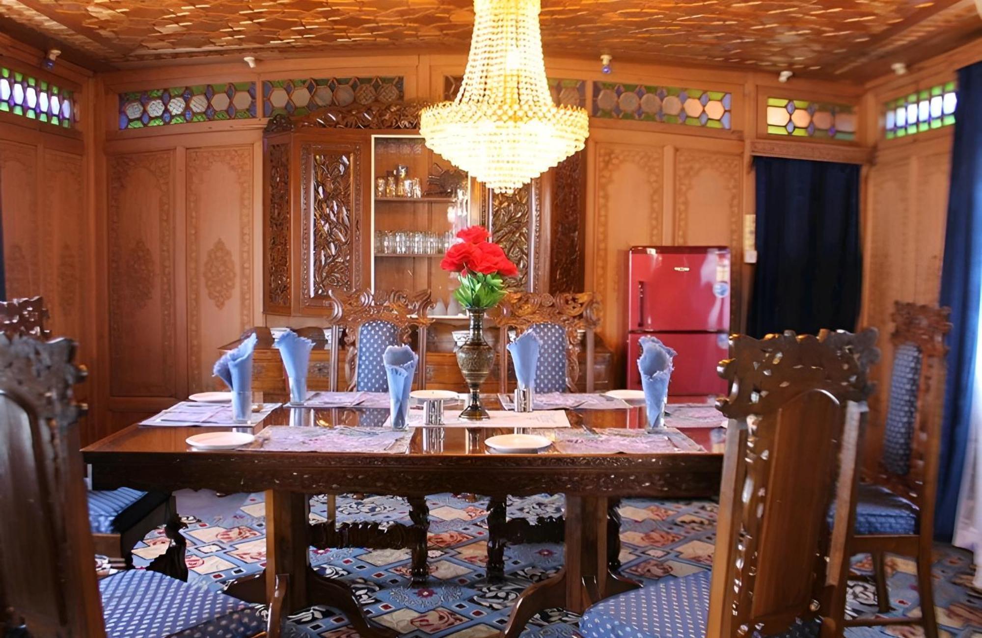 Royal Hareem Group Of Houseboats