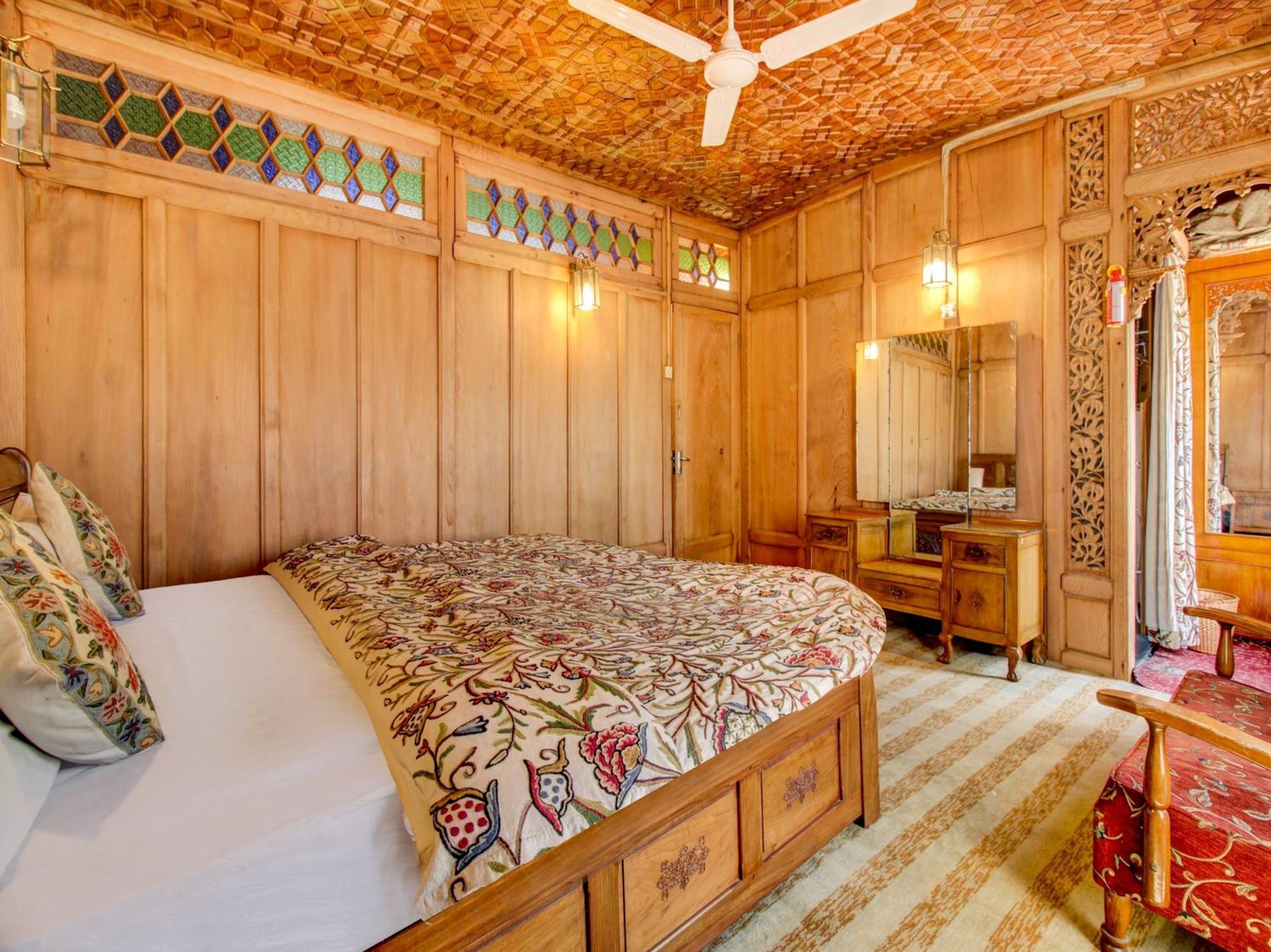 Hotel Royal Hareem Group Of Houseboats Srinagar (Jammu and Kashmir)