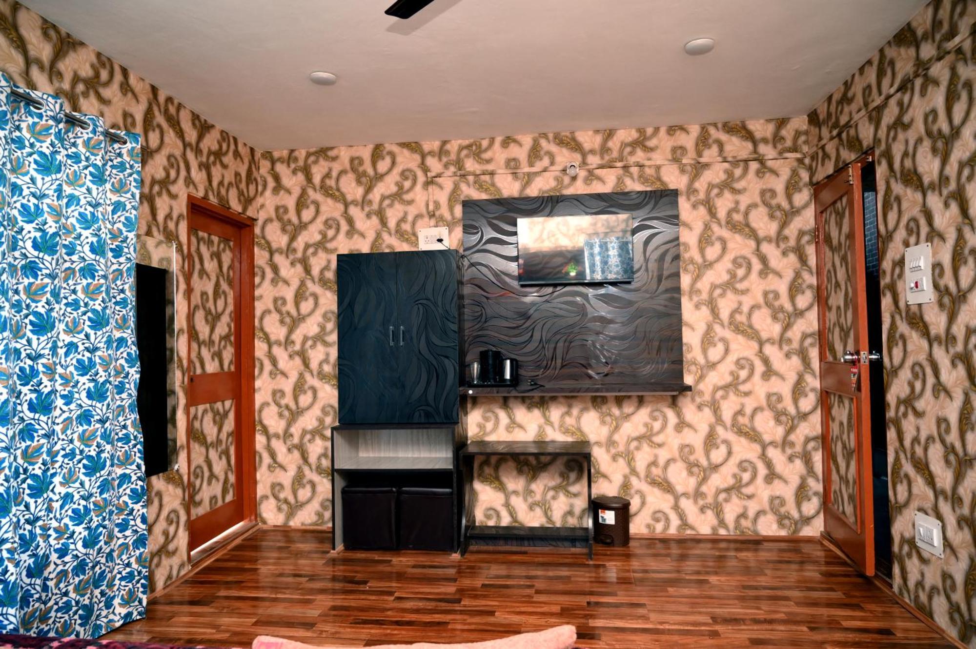 Mid Valley Residency Hotel 3*