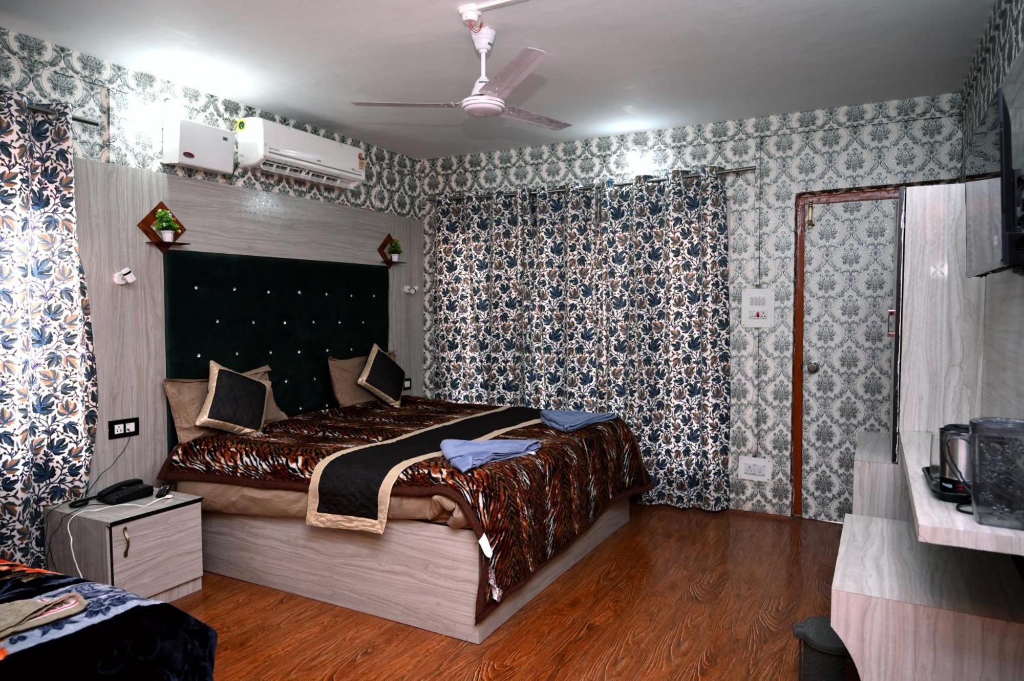 Hotel Mid Valley Residency