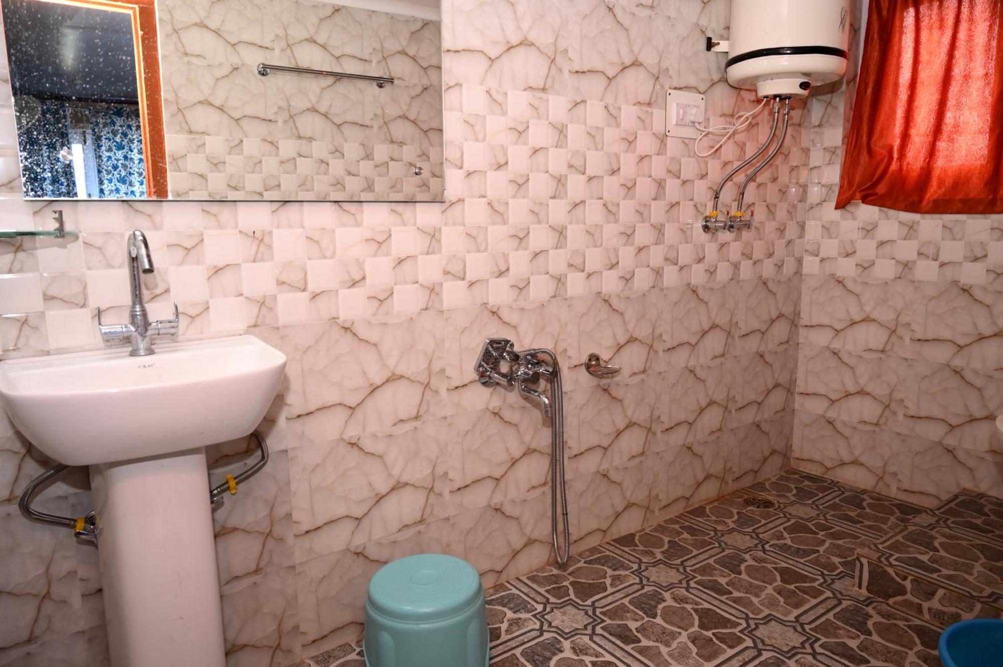 Mid Valley Residency 3* Srinagar (Jammu and Kashmir)