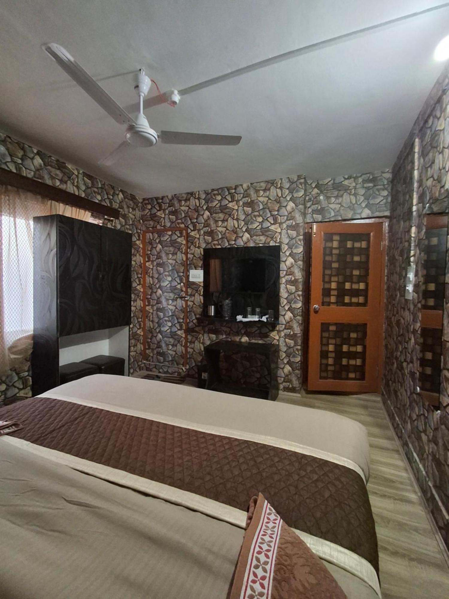 Hotel Mid Valley Residency