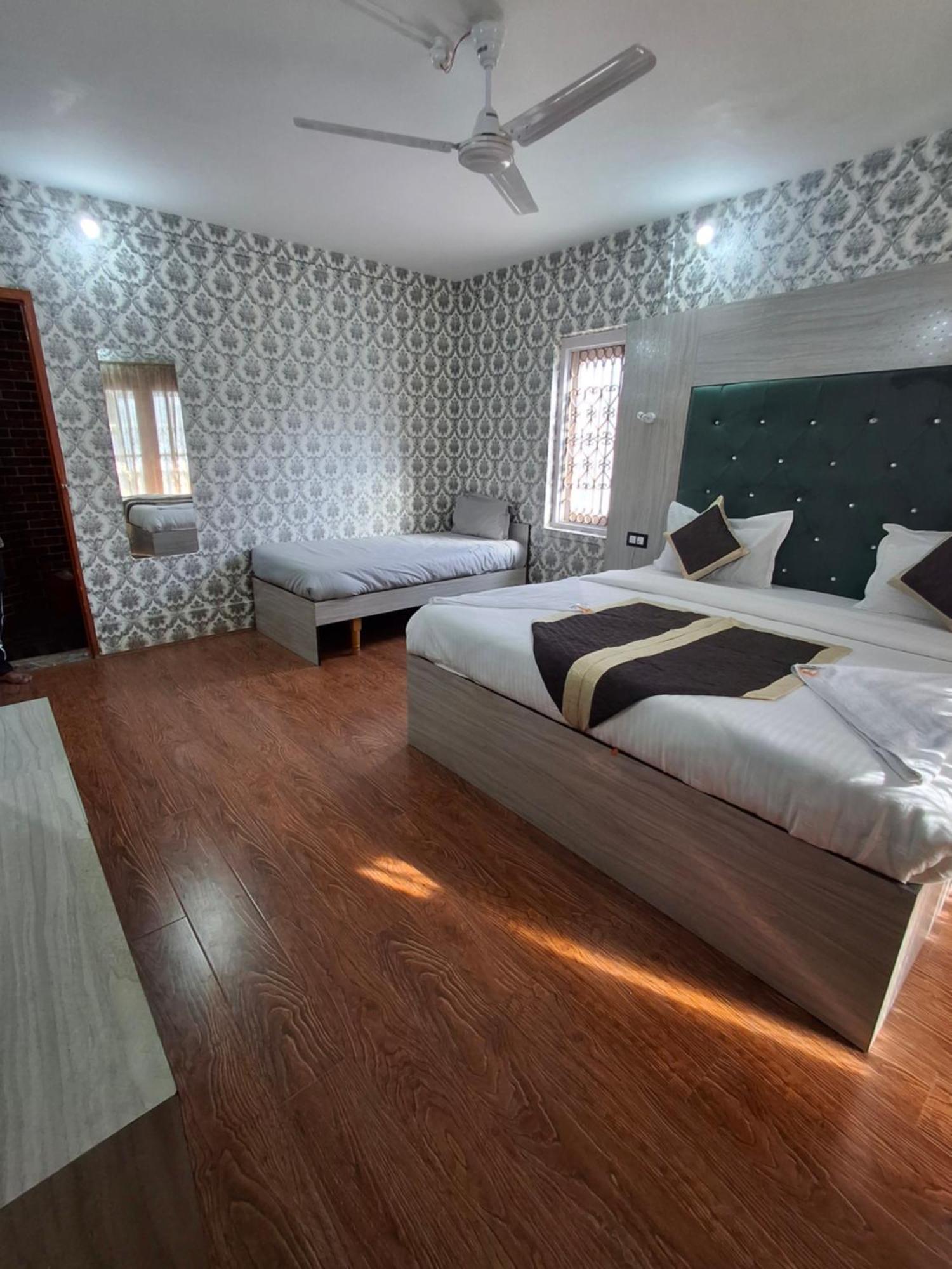 Mid Valley Residency Hotel 3*