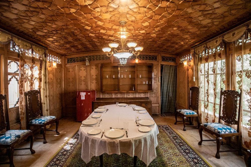 Hayat Group Of Houseboats 4*
