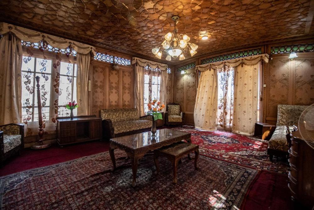 Hayat Group Of Houseboats Hotel Srinagar (Jammu and Kashmir)