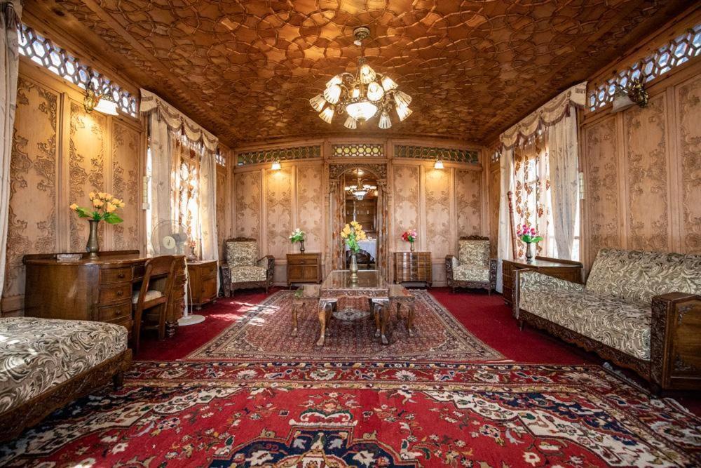 Hayat Group Of Houseboats Hotel