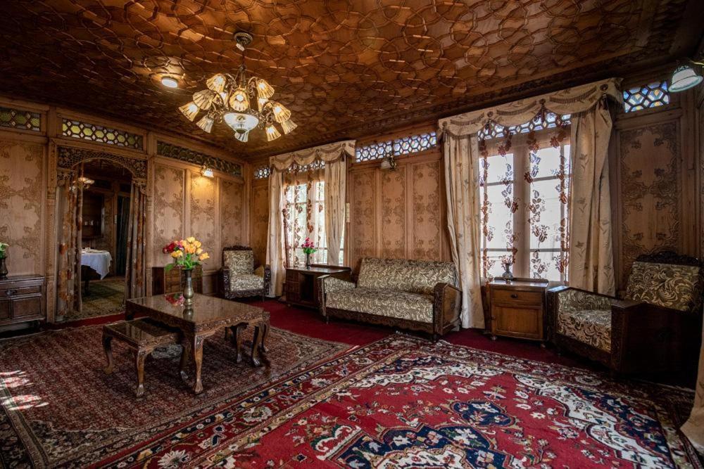 Hotel Hayat Group Of Houseboats