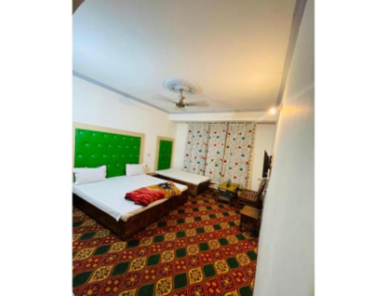 Hotel Muneer Ishfan, Srinagar, Near Dal Srinagar (Jammu and Kashmir)
