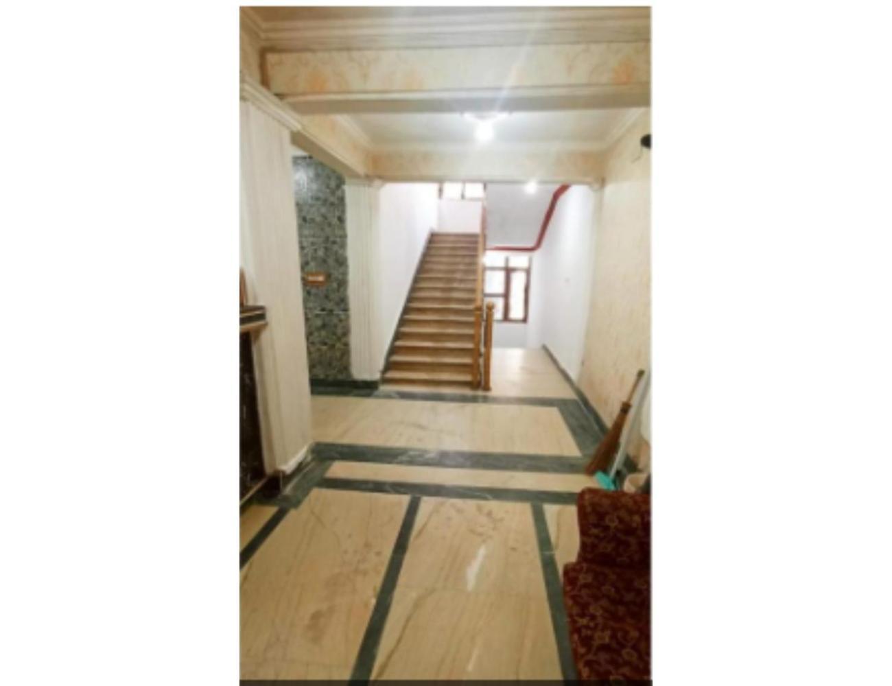 Muneer Ishfan, Srinagar, Near Dal 4*