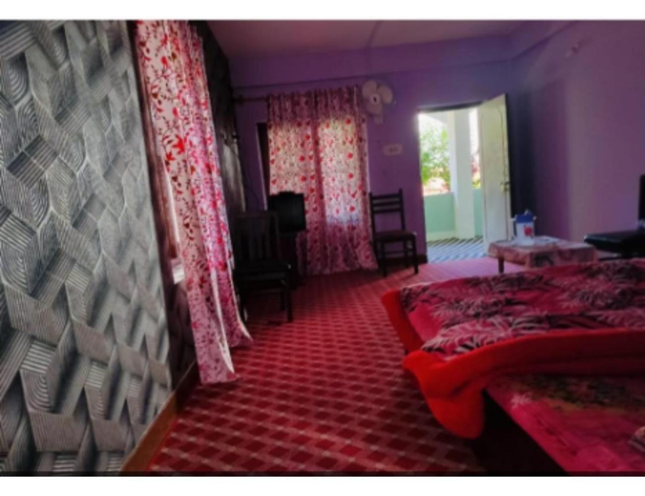 Muneer Ishfan, Srinagar, Near Dal Srinagar (Jammu and Kashmir)