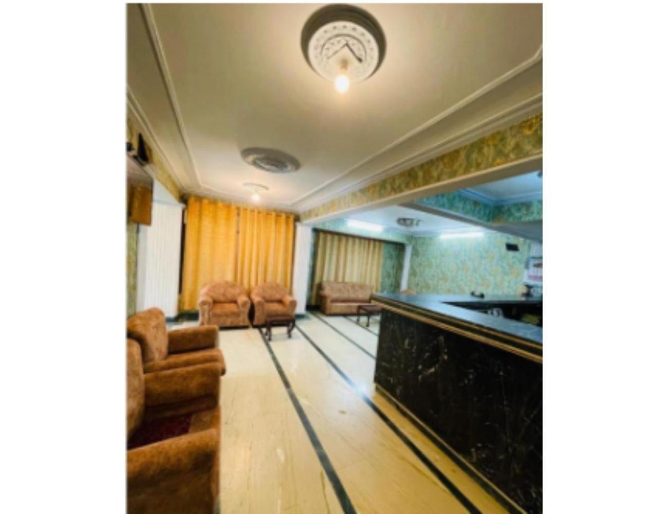 Muneer Ishfan, Srinagar, Near Dal 4*