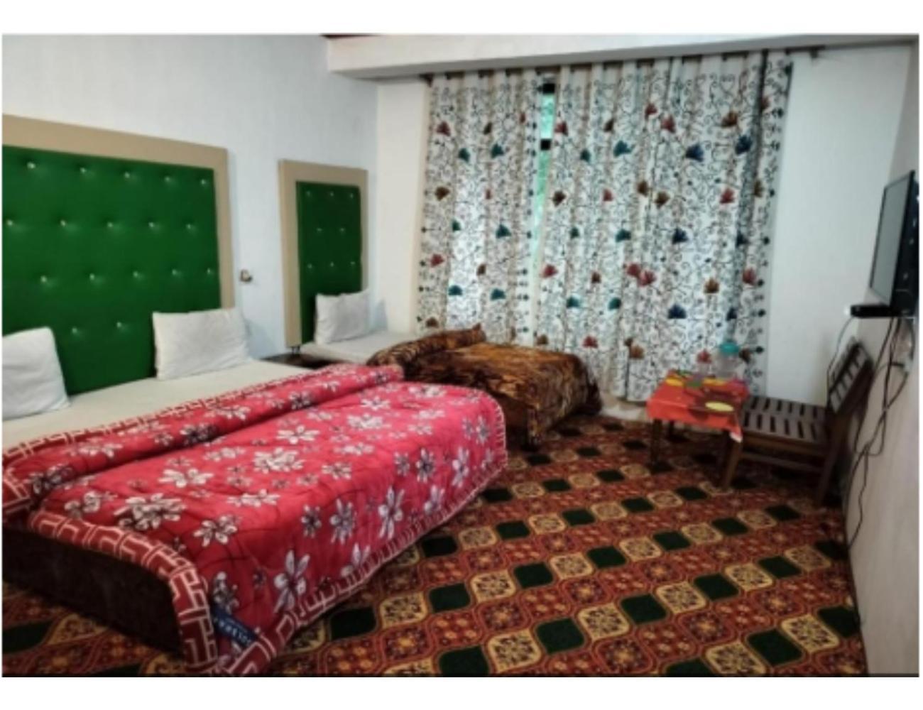 Hotel Muneer Ishfan, Srinagar, Near Dal Srinagar (Jammu and Kashmir)