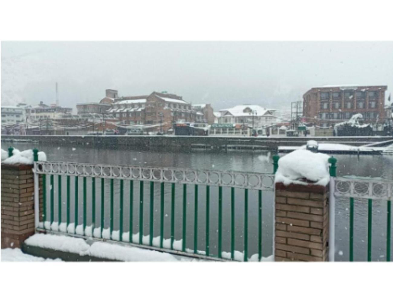 Muneer Ishfan, Srinagar, Near Dal 4*
