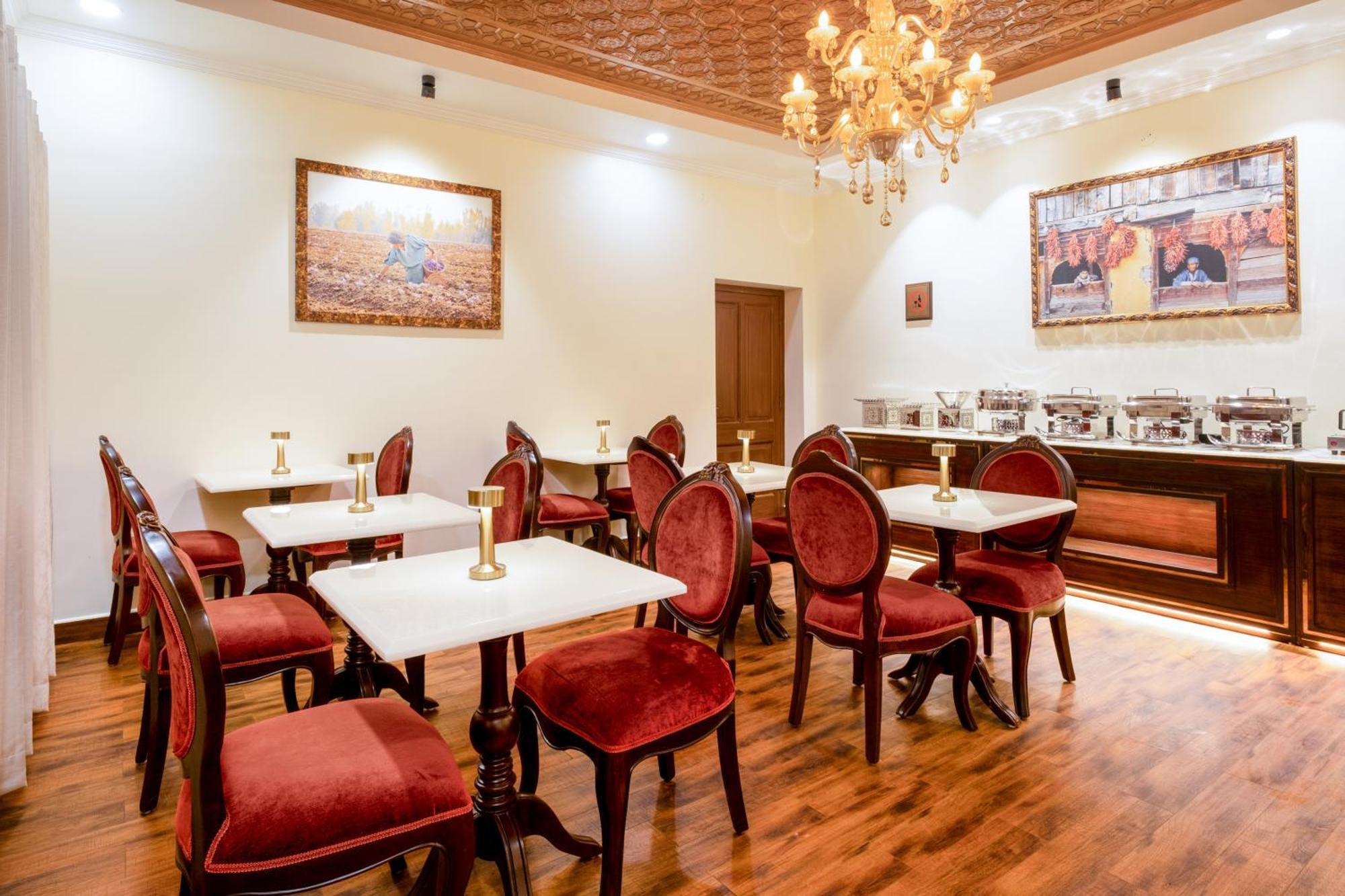 Moghal Mahal Rajbagh 4* Srinagar (Jammu and Kashmir)
