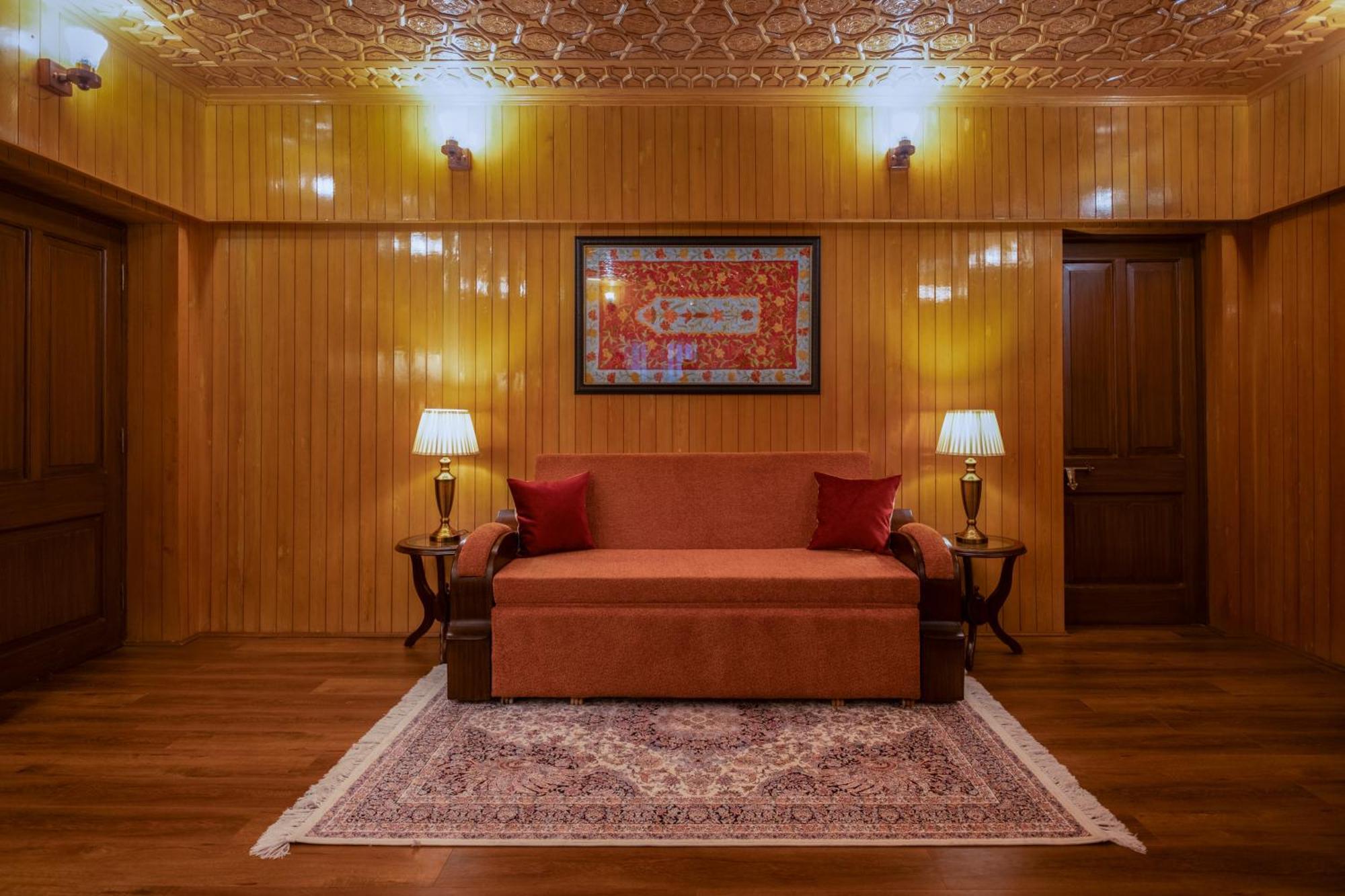 Moghal Mahal Rajbagh Hotel 4*
