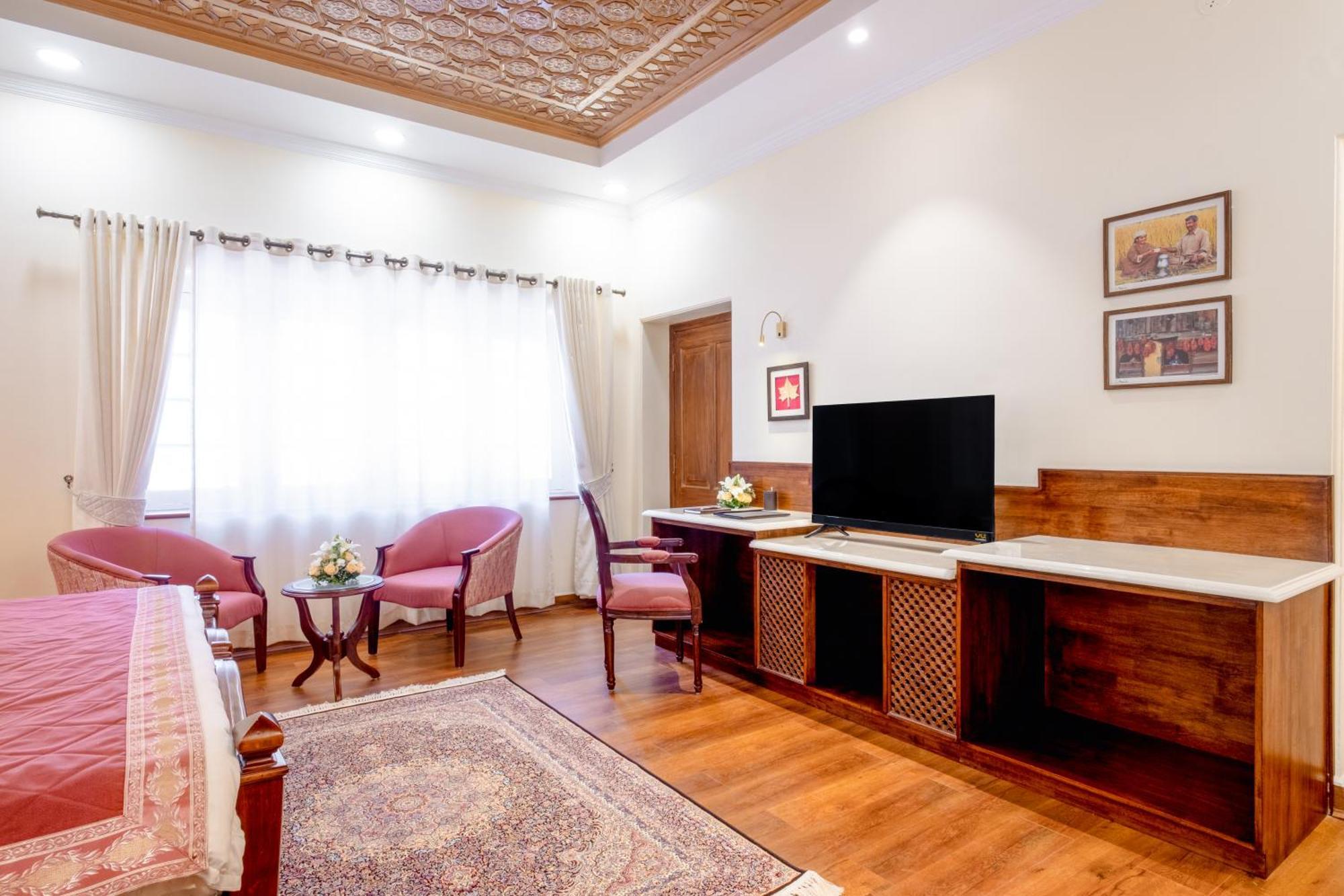 Moghal Mahal Rajbagh Hotel 4*